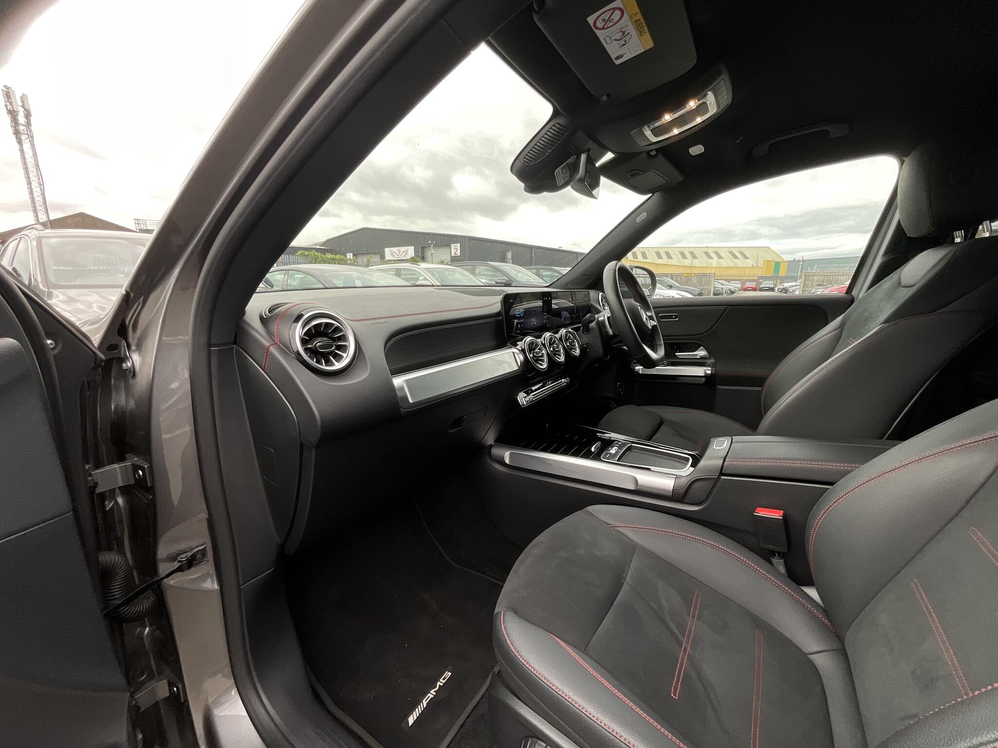 Mercedes-Benz Eqb view 16