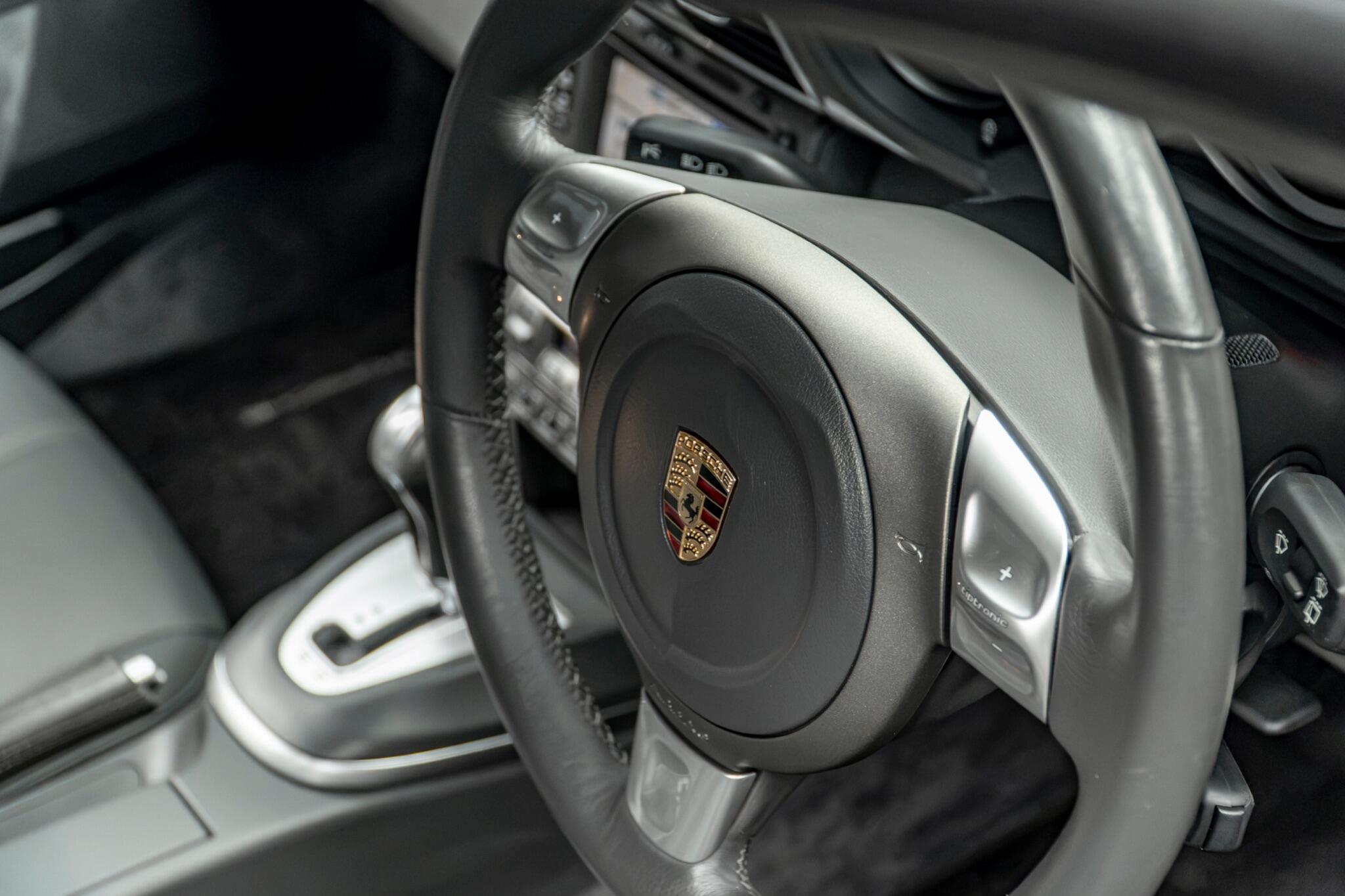 Porsche 911 view 36
