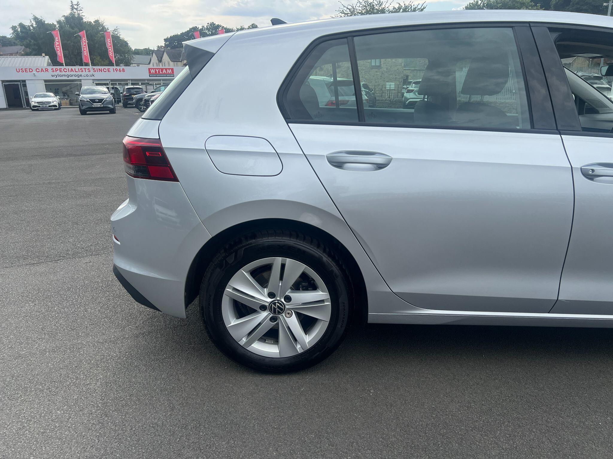 Volkswagen Golf view 5