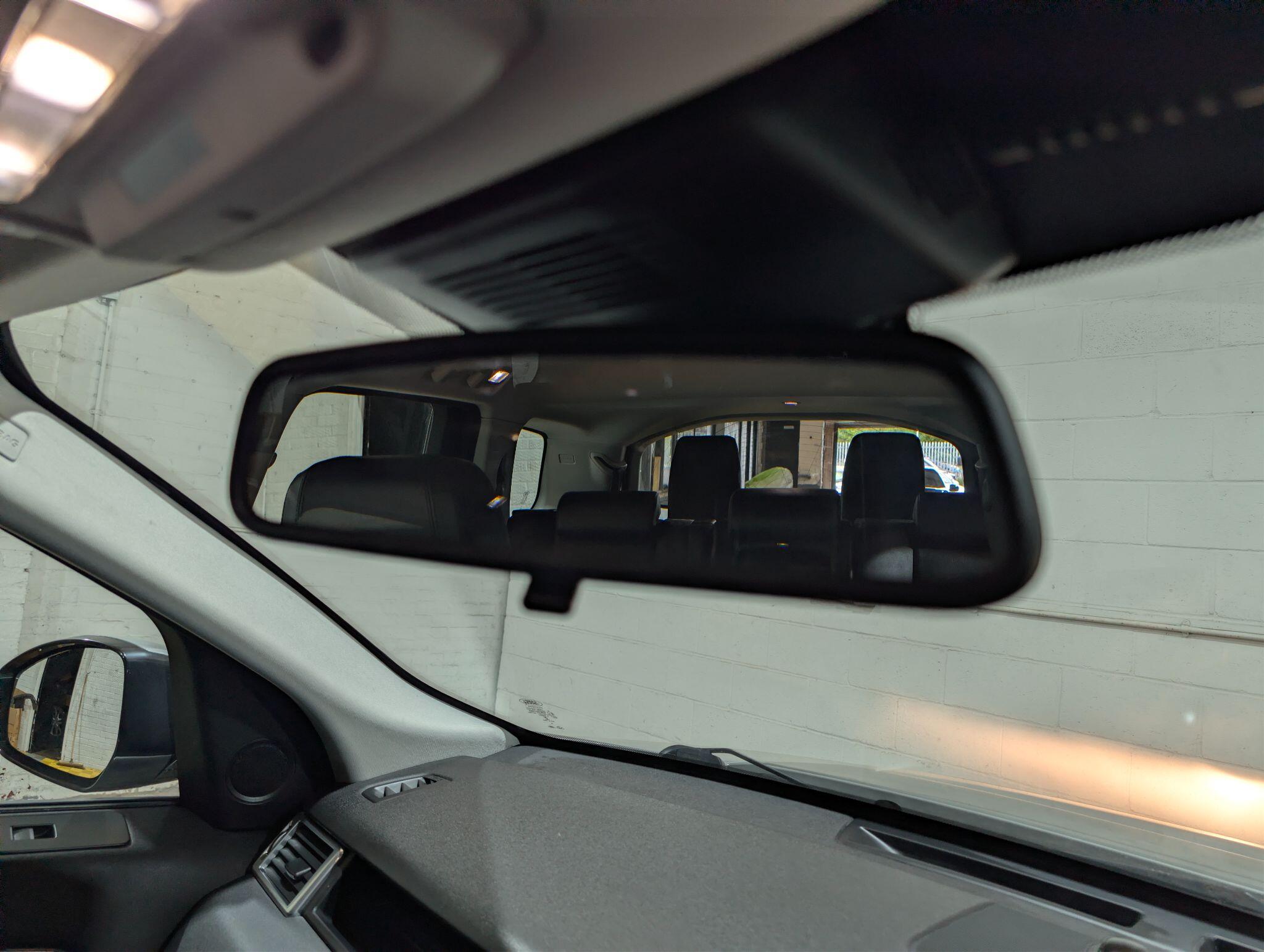 Land Rover Discovery Sport view 14