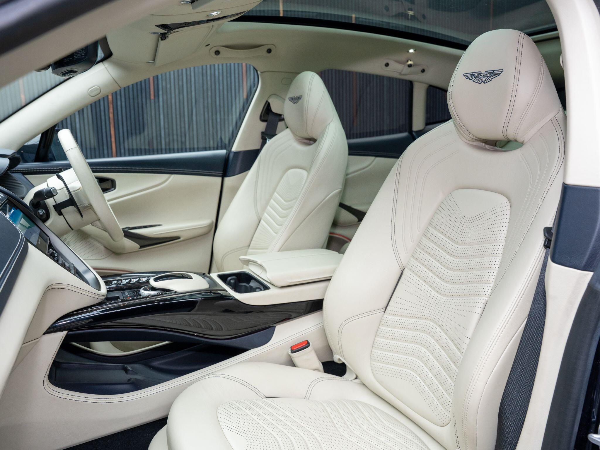 Aston Martin DBX view 34