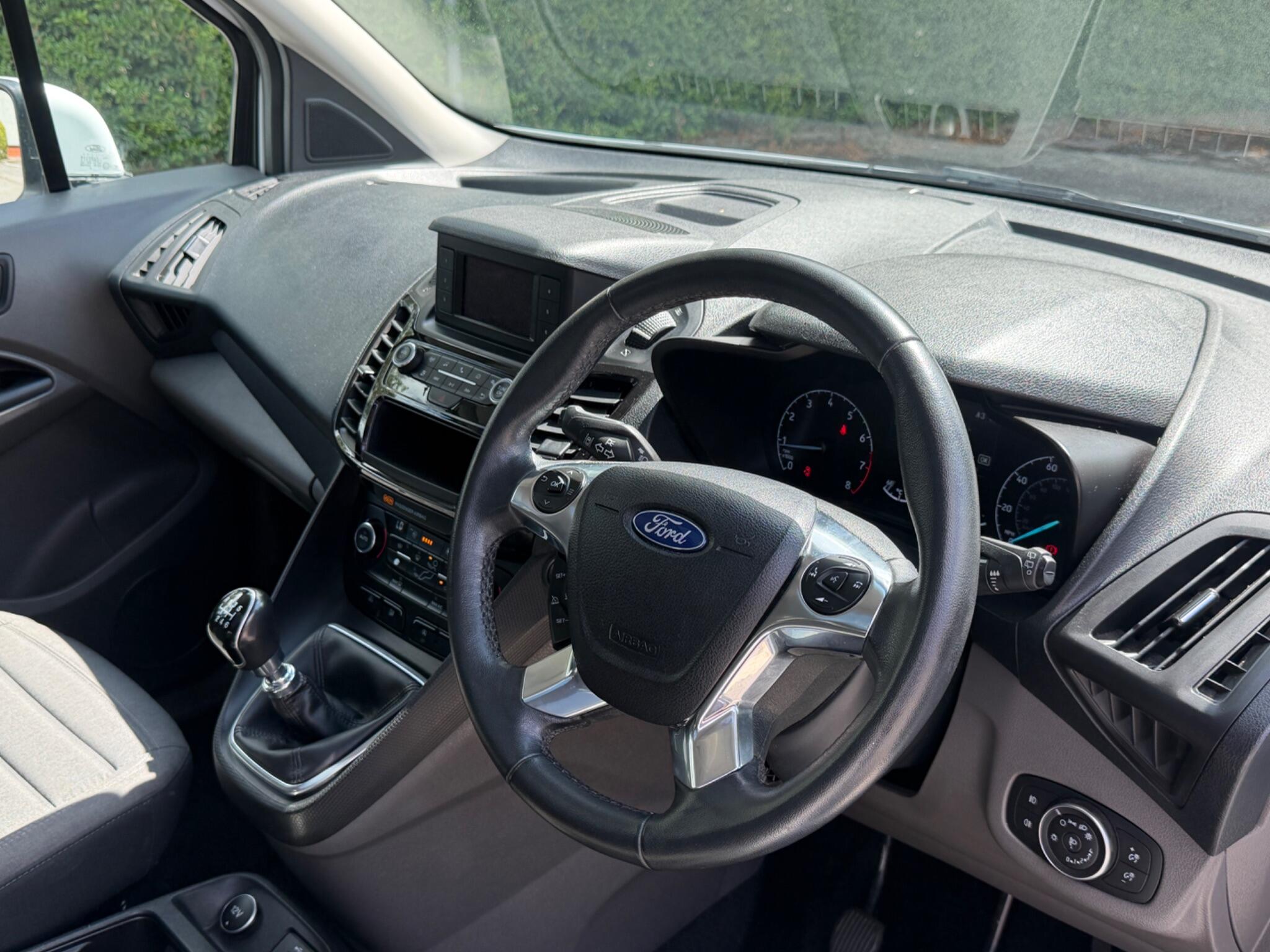 Ford Tourneo Connect view 3