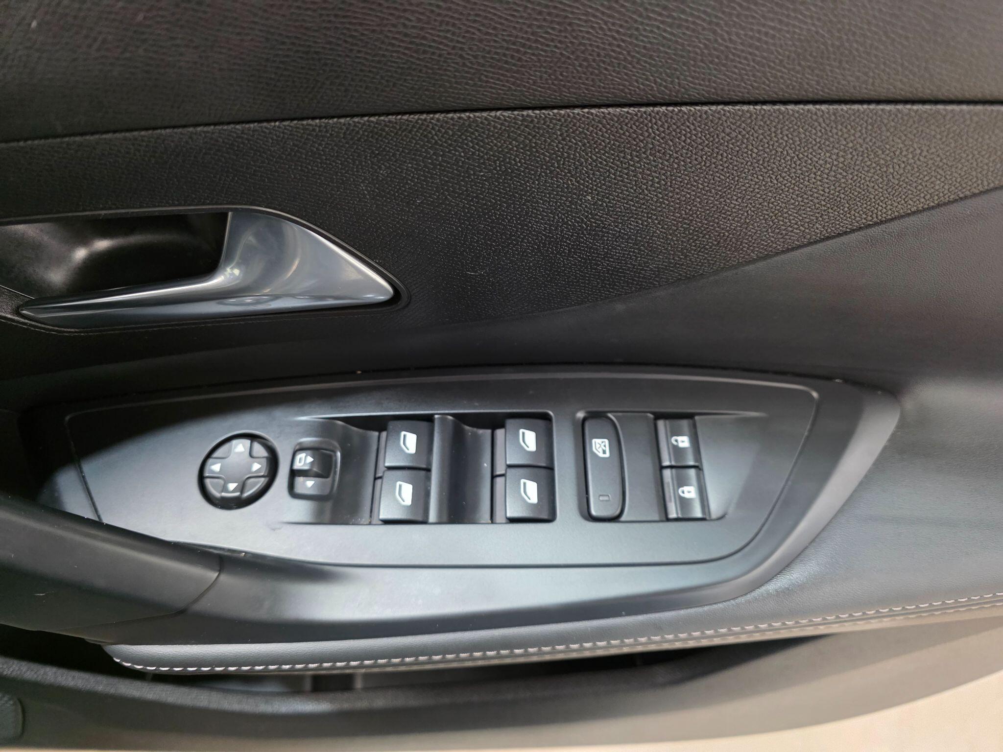 Peugeot 408 view 13