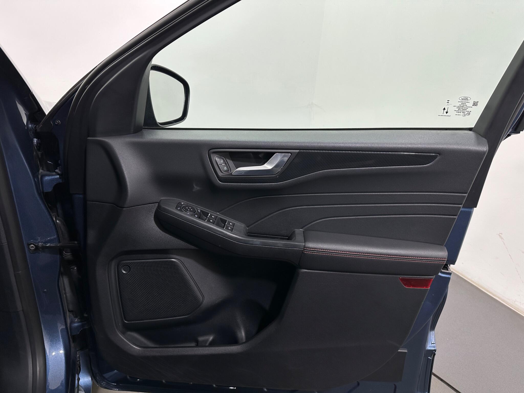 Ford Kuga view 34