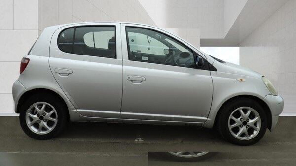 Toyota Yaris view 5