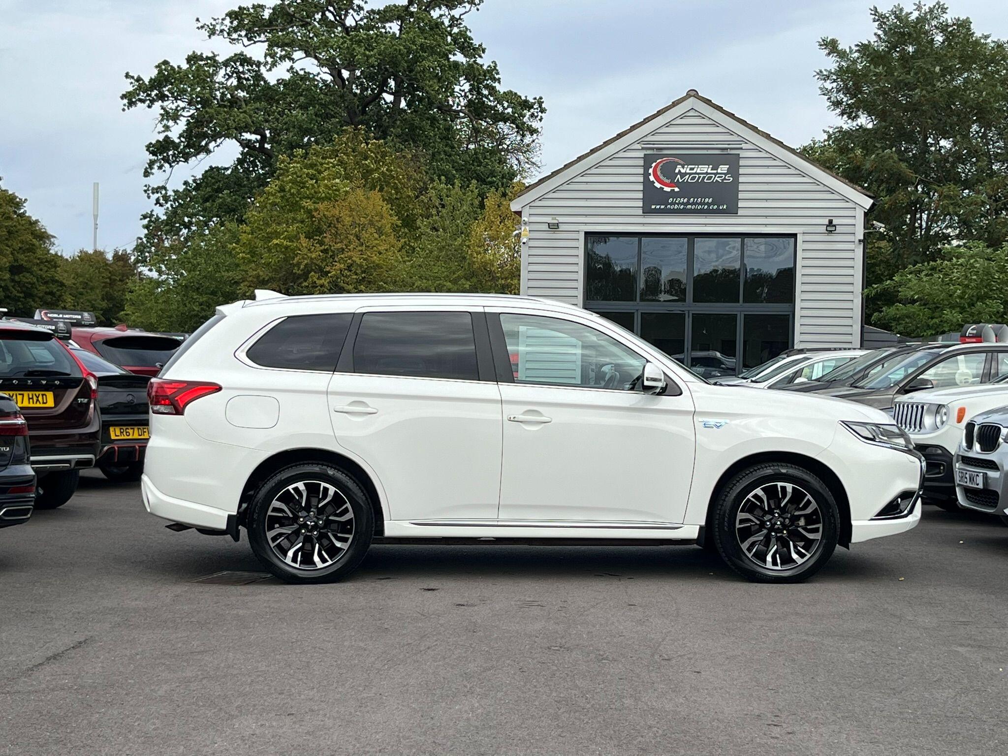Mitsubishi Outlander view 8