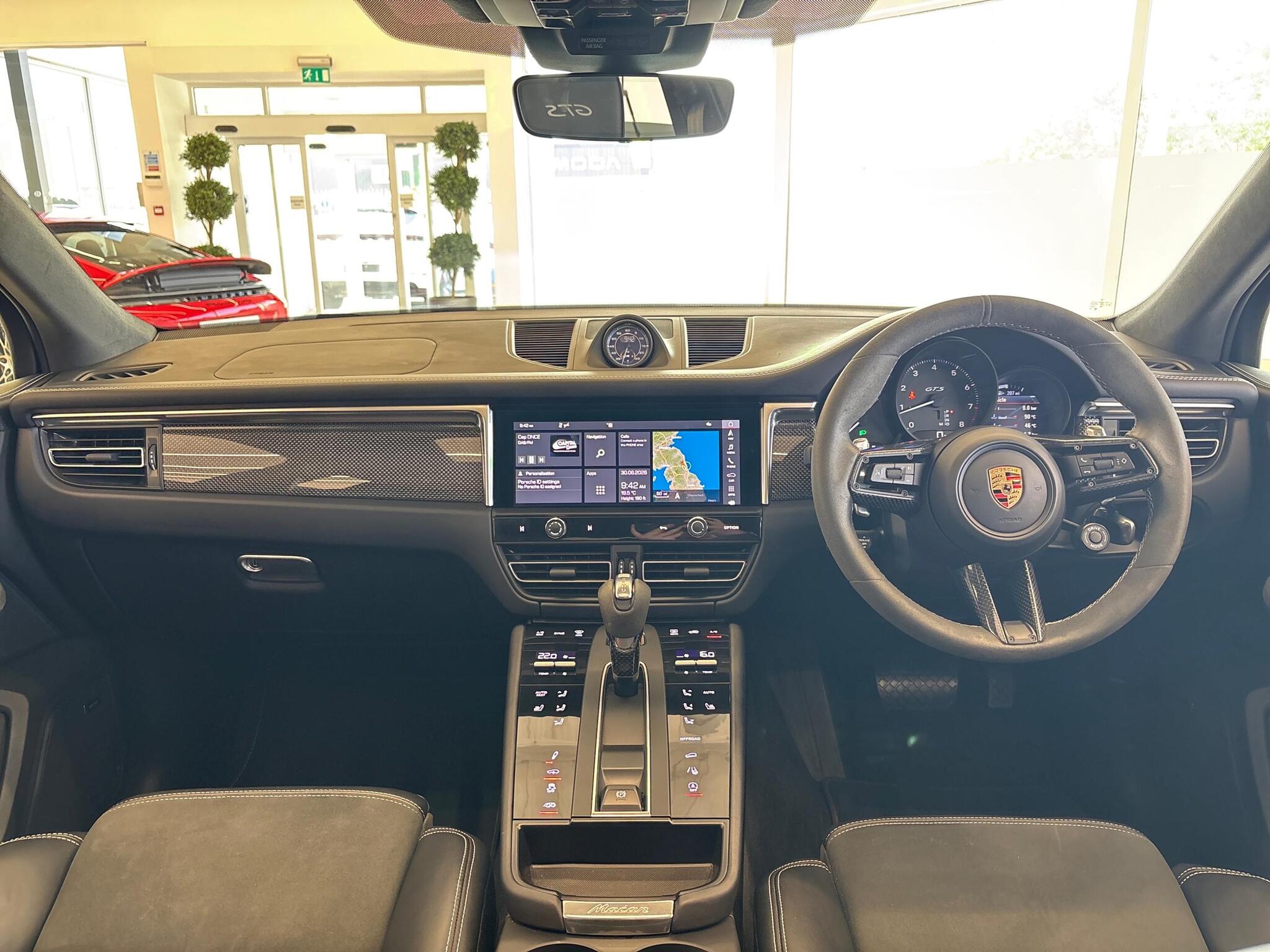 Porsche Macan view 27