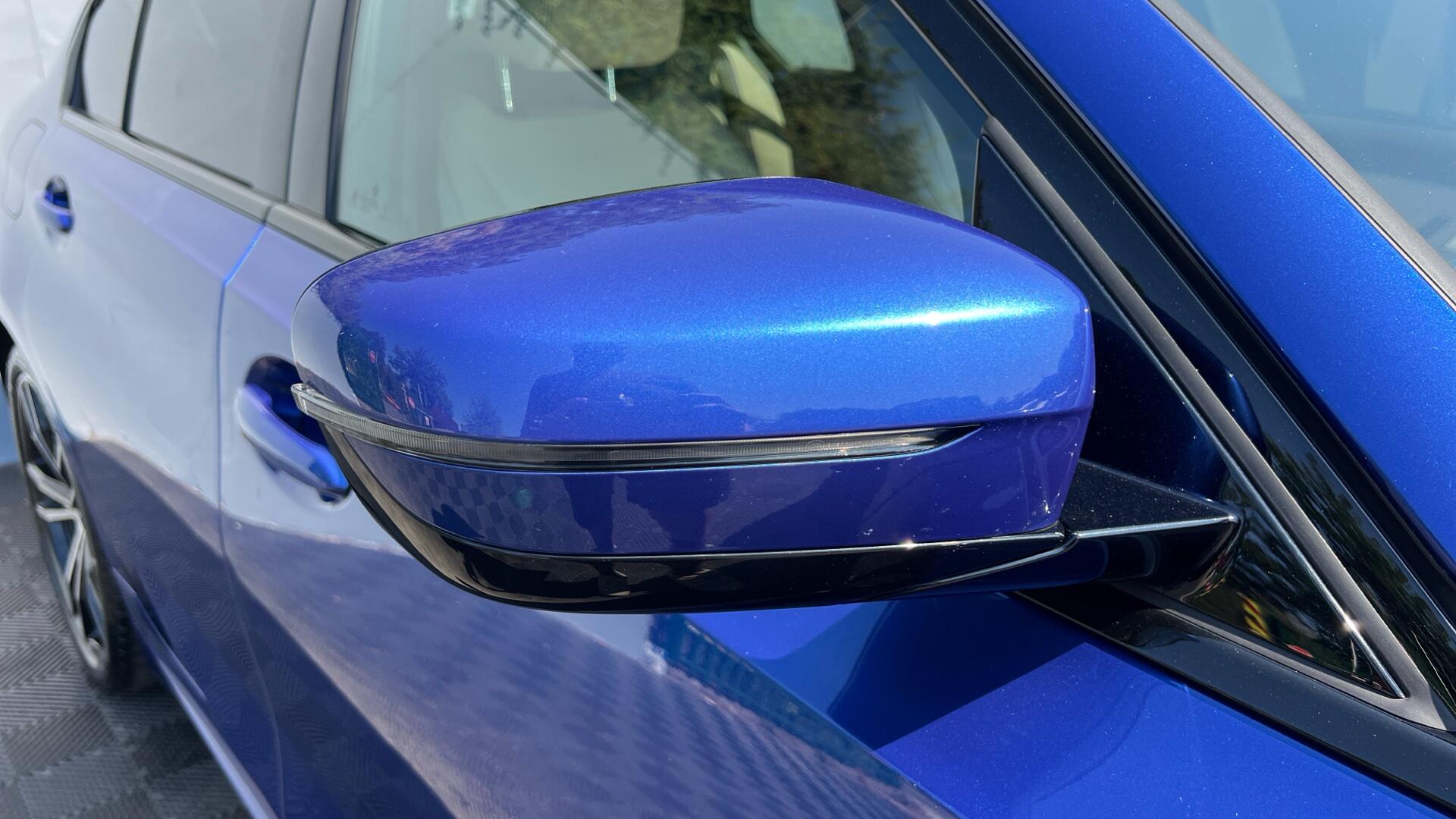 BMW 3 Series view 26
