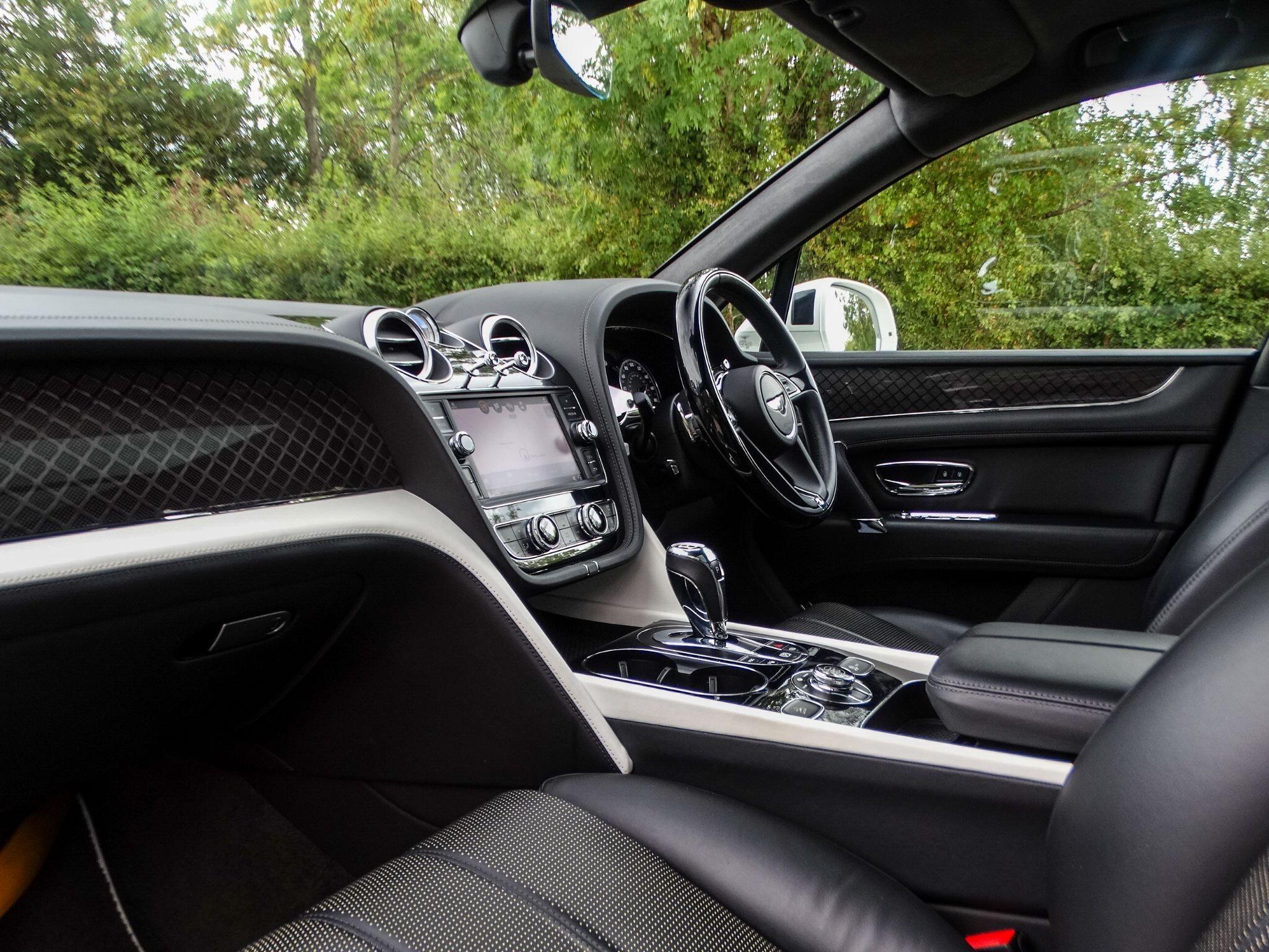 Bentley Bentayga view 24