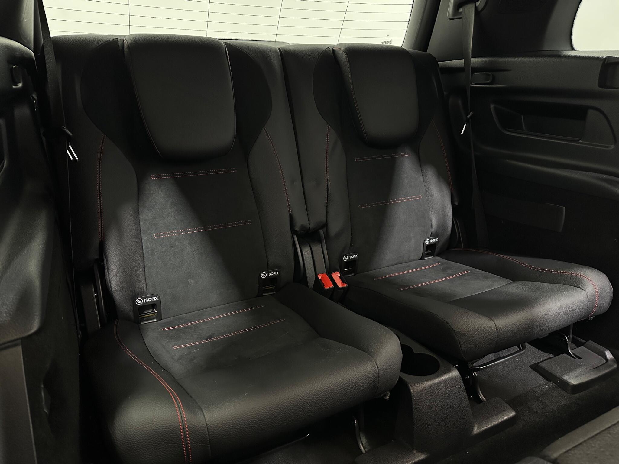 Mercedes-Benz GLB view 45