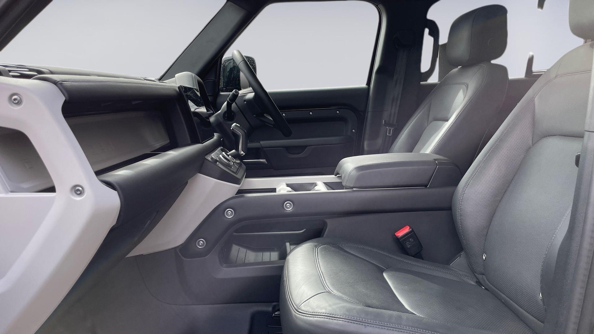 Land Rover Defender view 3