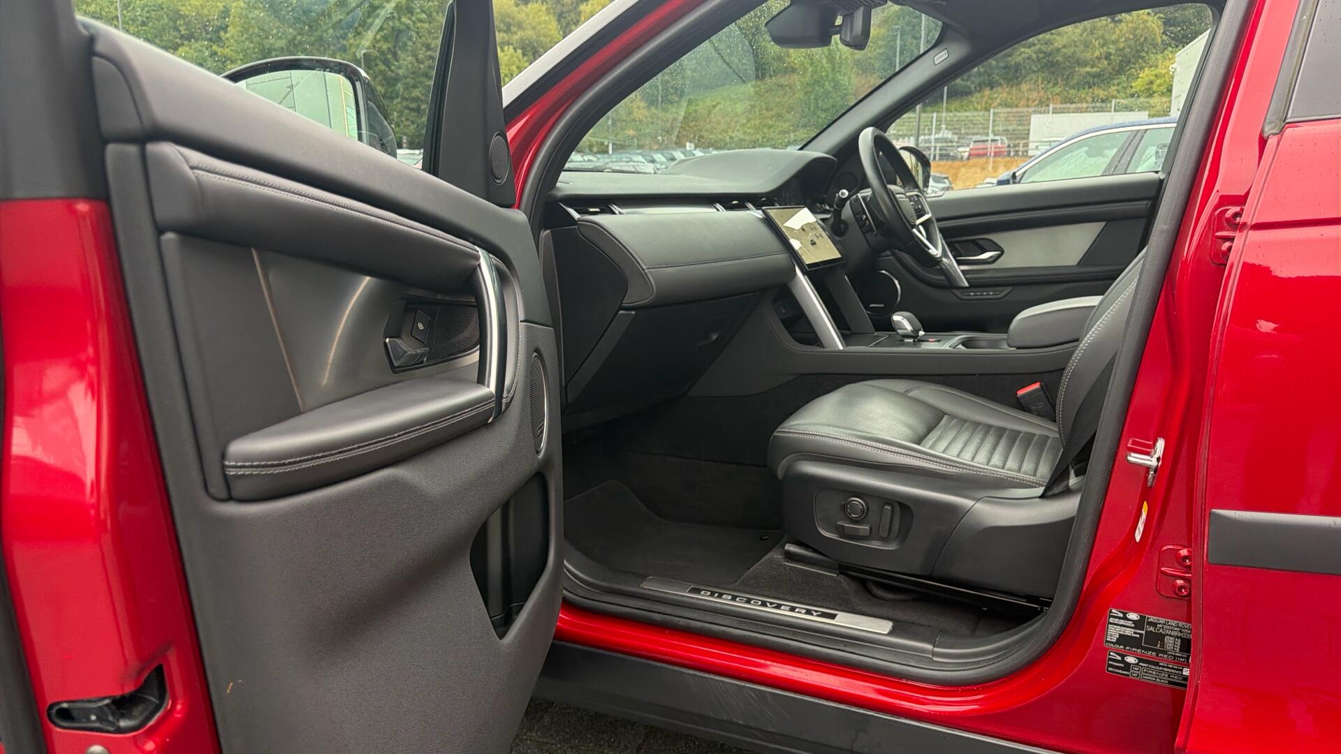 Land Rover Discovery Sport view 45