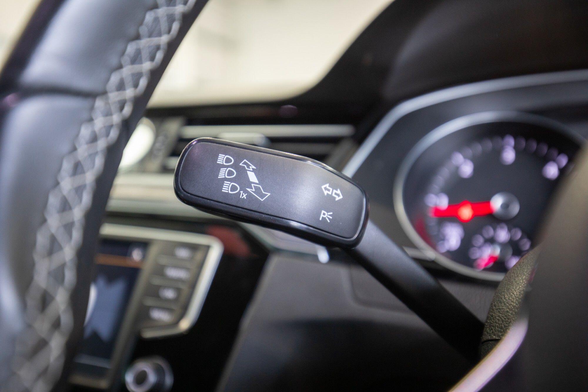 Volkswagen Passat view 17