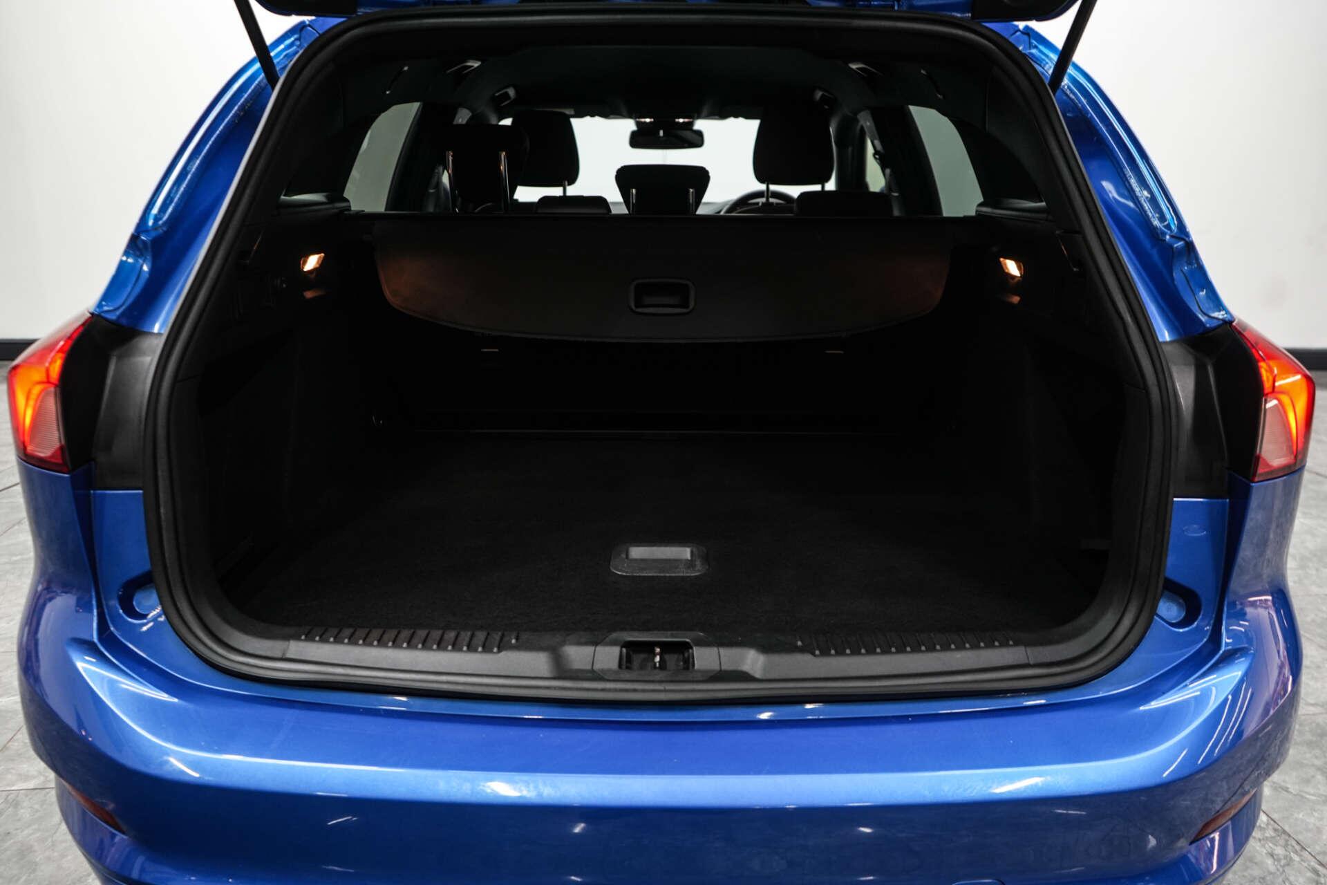 Ford Focus view 12