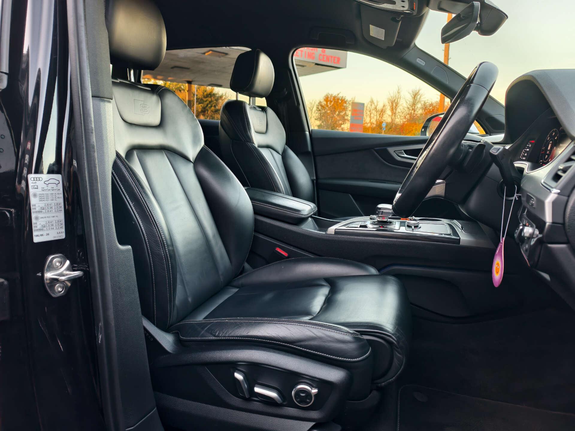 Audi SQ7 view 21