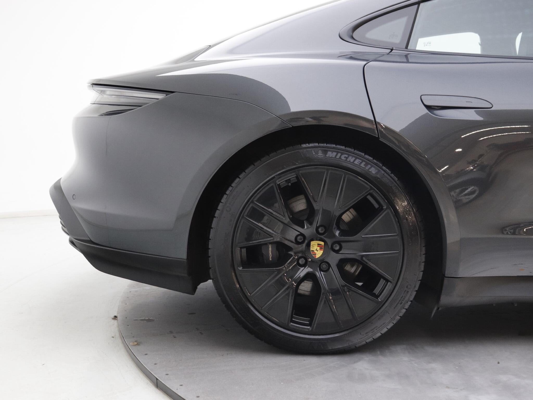 Porsche Taycan view 20