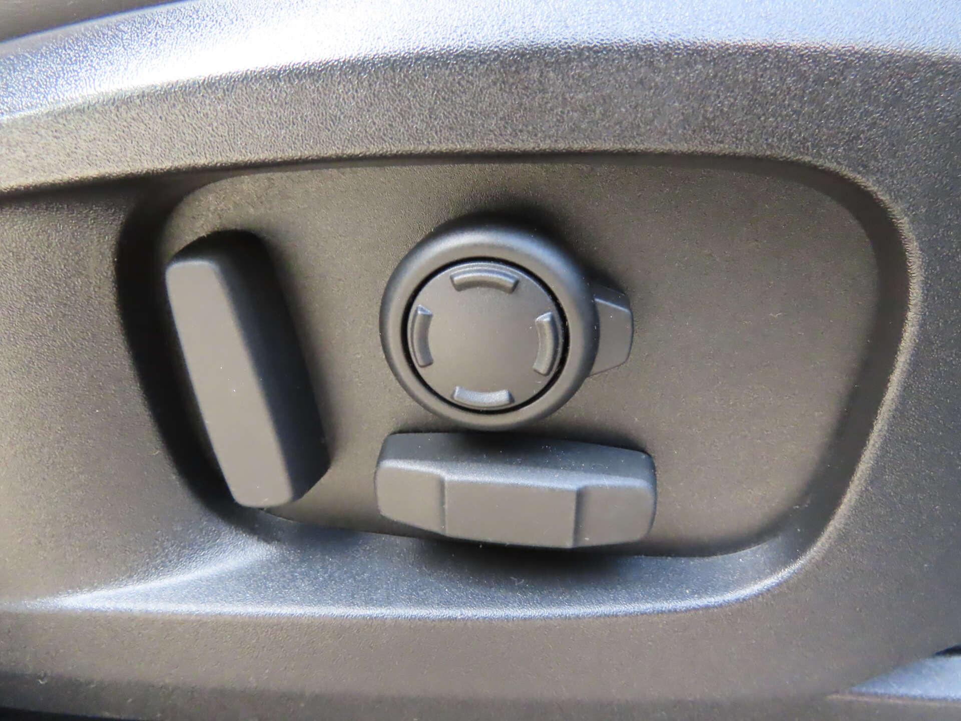 Land Rover Defender view 20