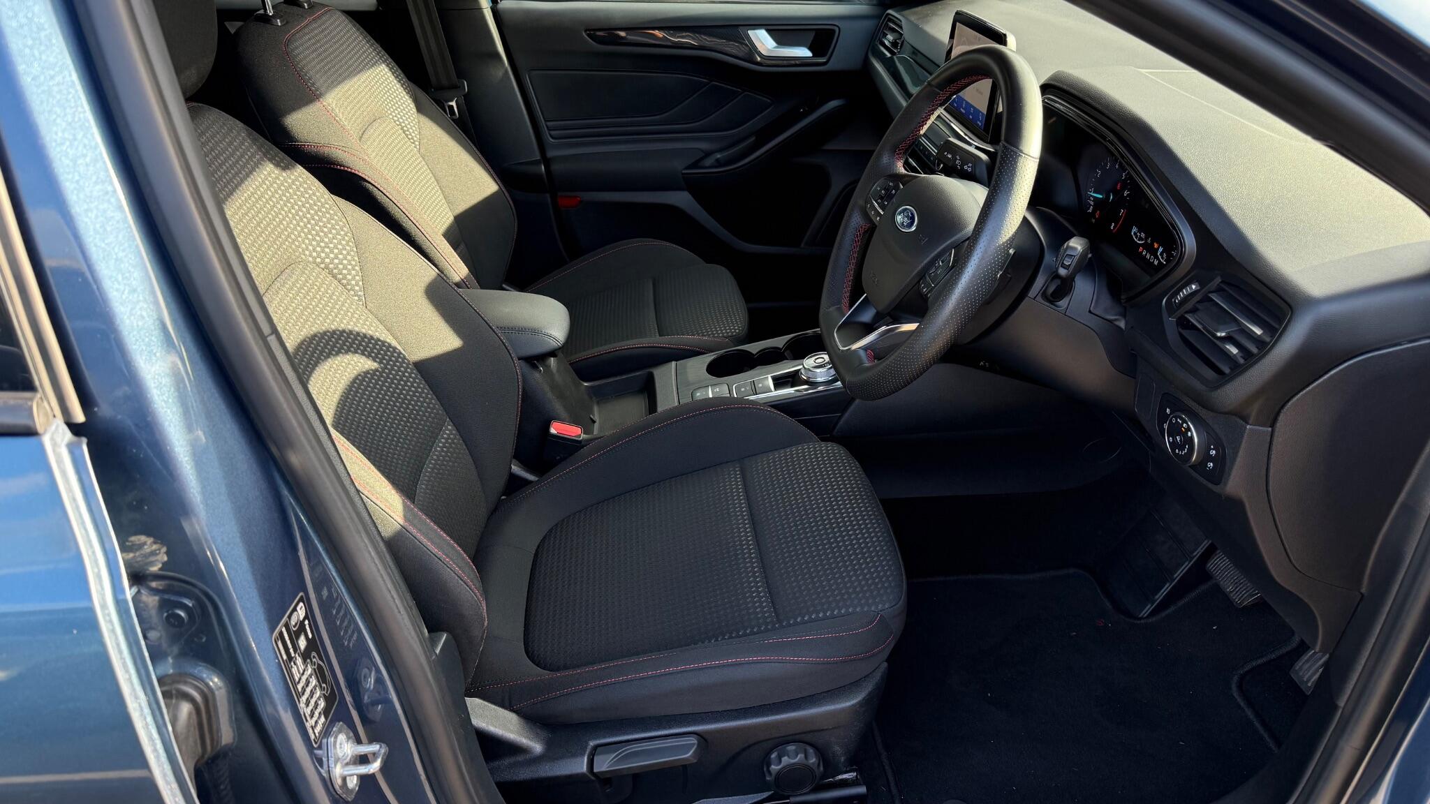 Ford Focus view 21