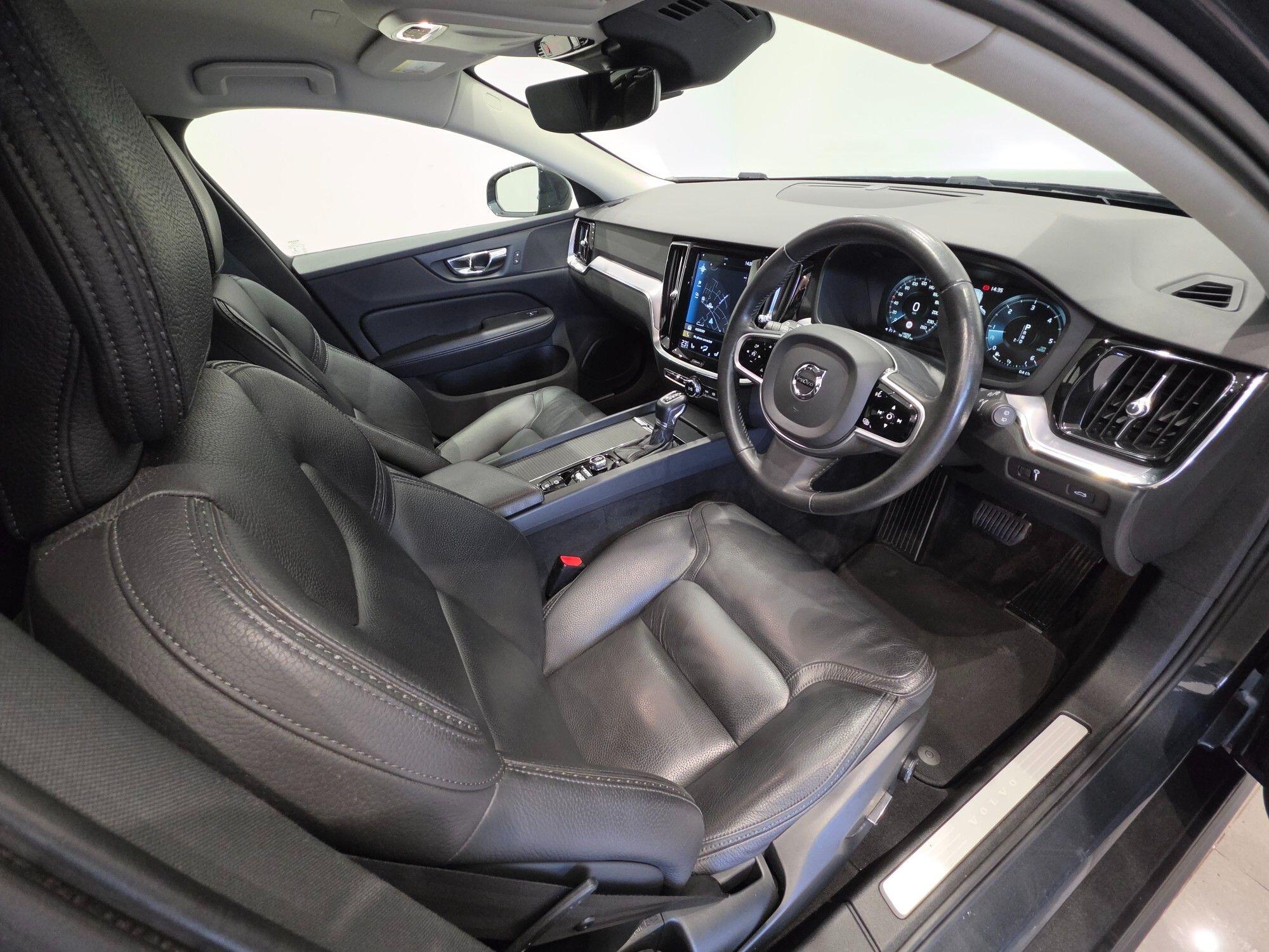 Volvo V60 Cross Country view 79