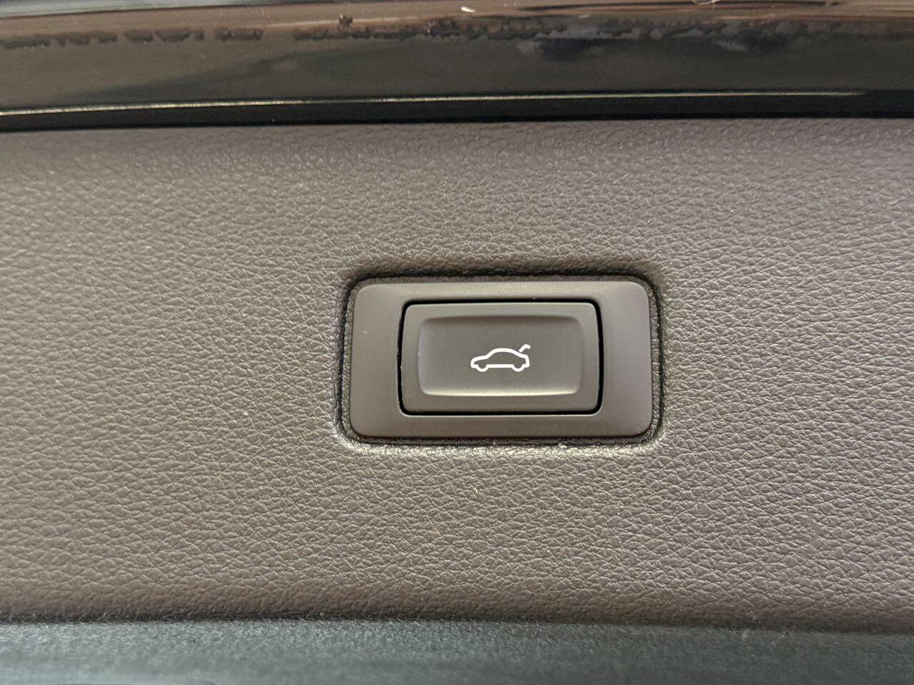 Audi Q7 view 18