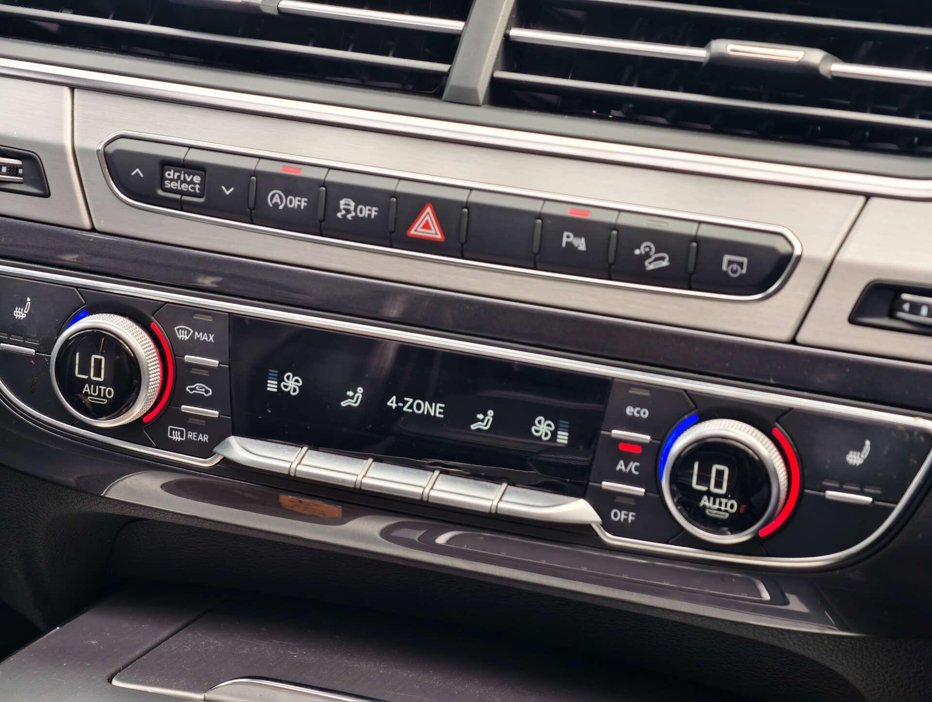 Audi Q7 view 32