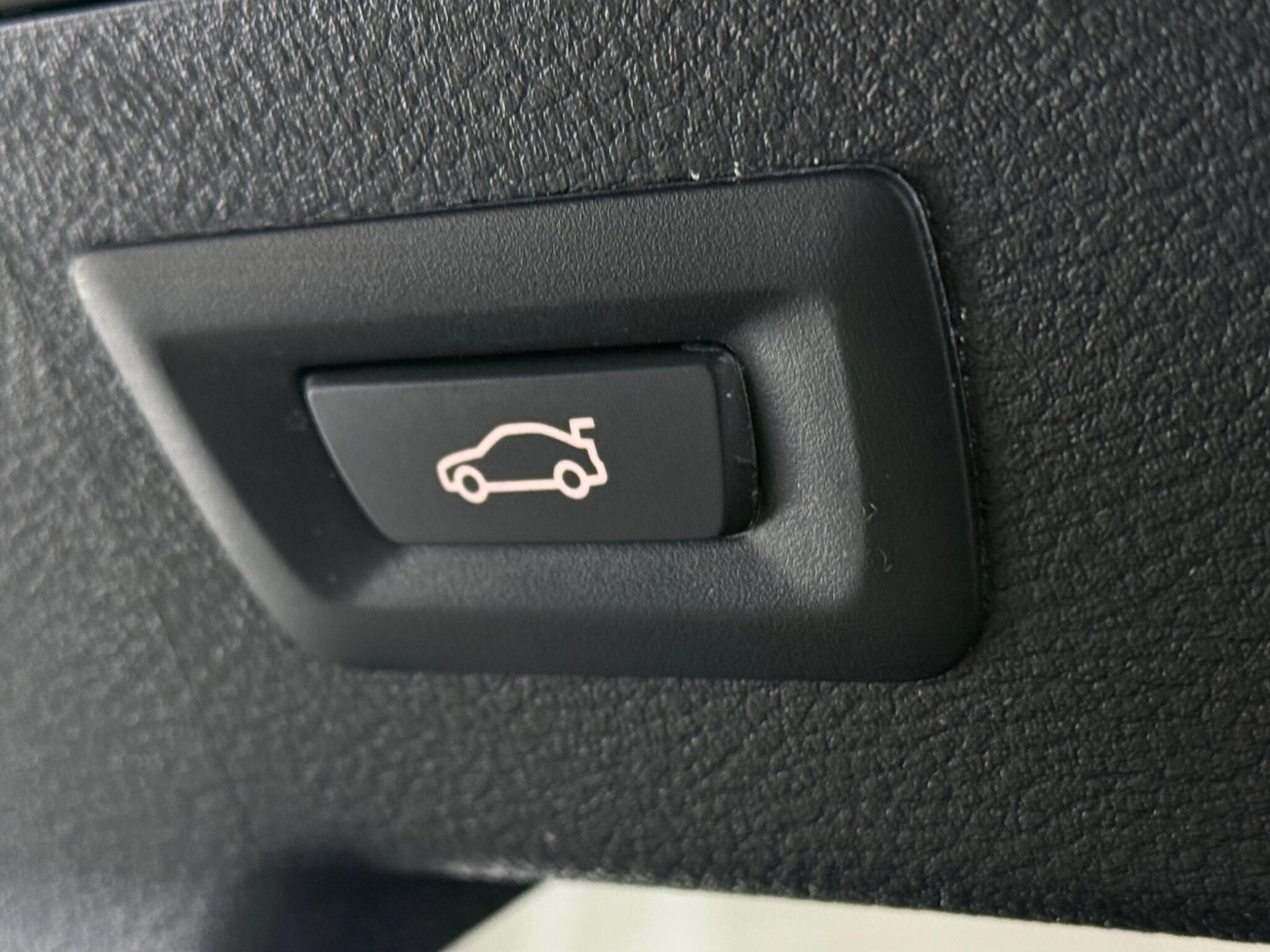 BMW X6 view 11