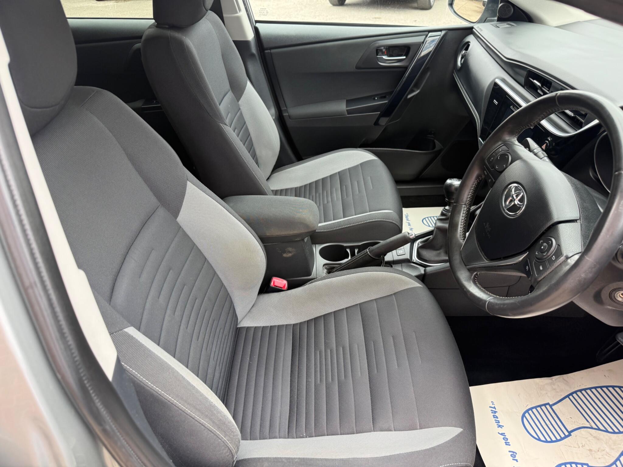 Toyota Auris view 14