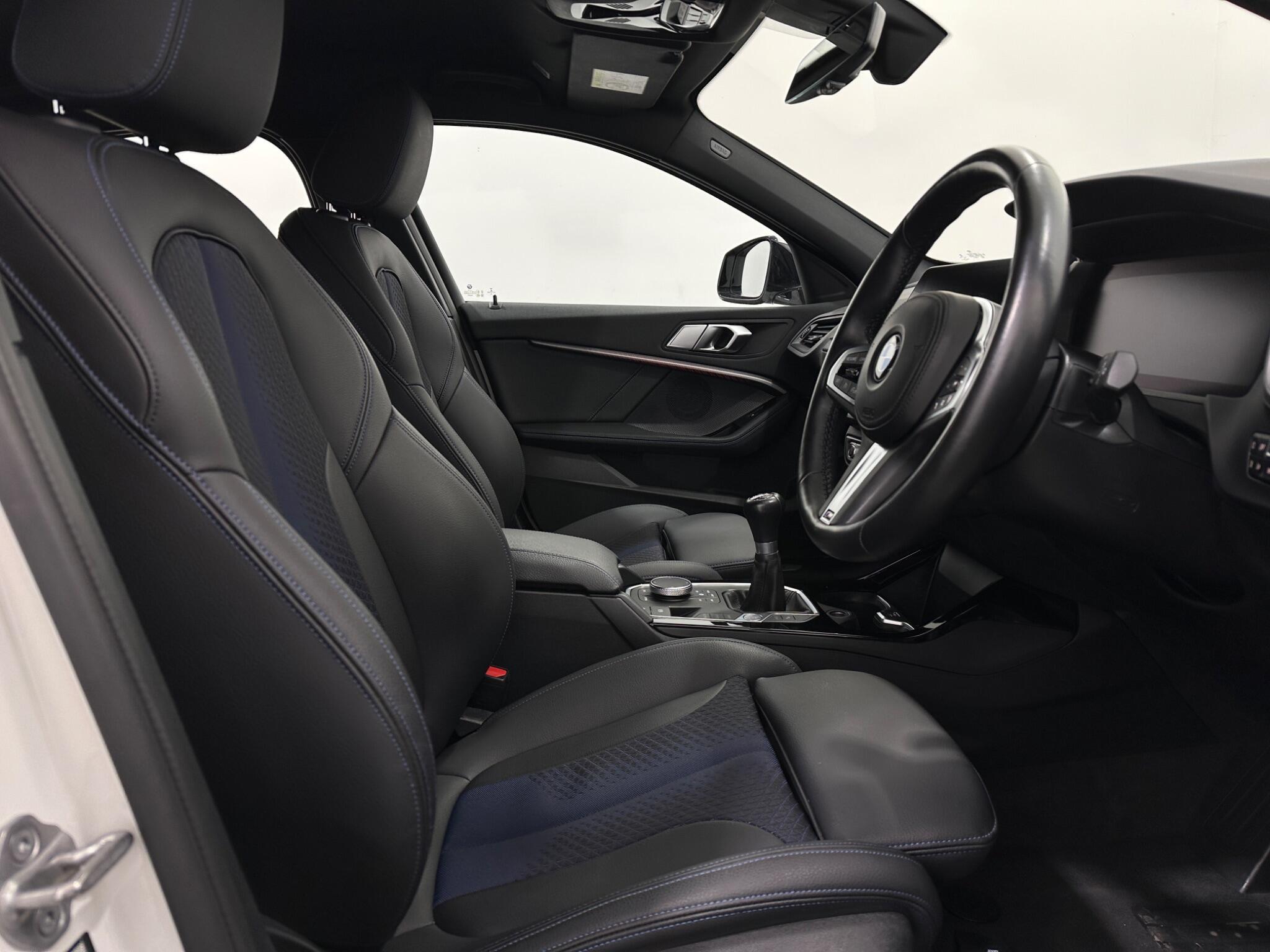 BMW 1 Series view 32