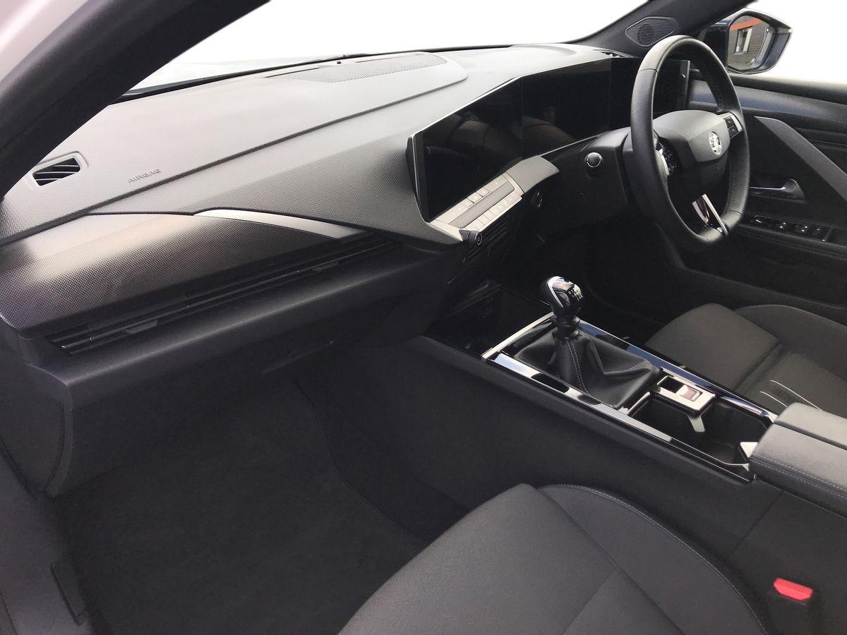 Vauxhall Astra view 5