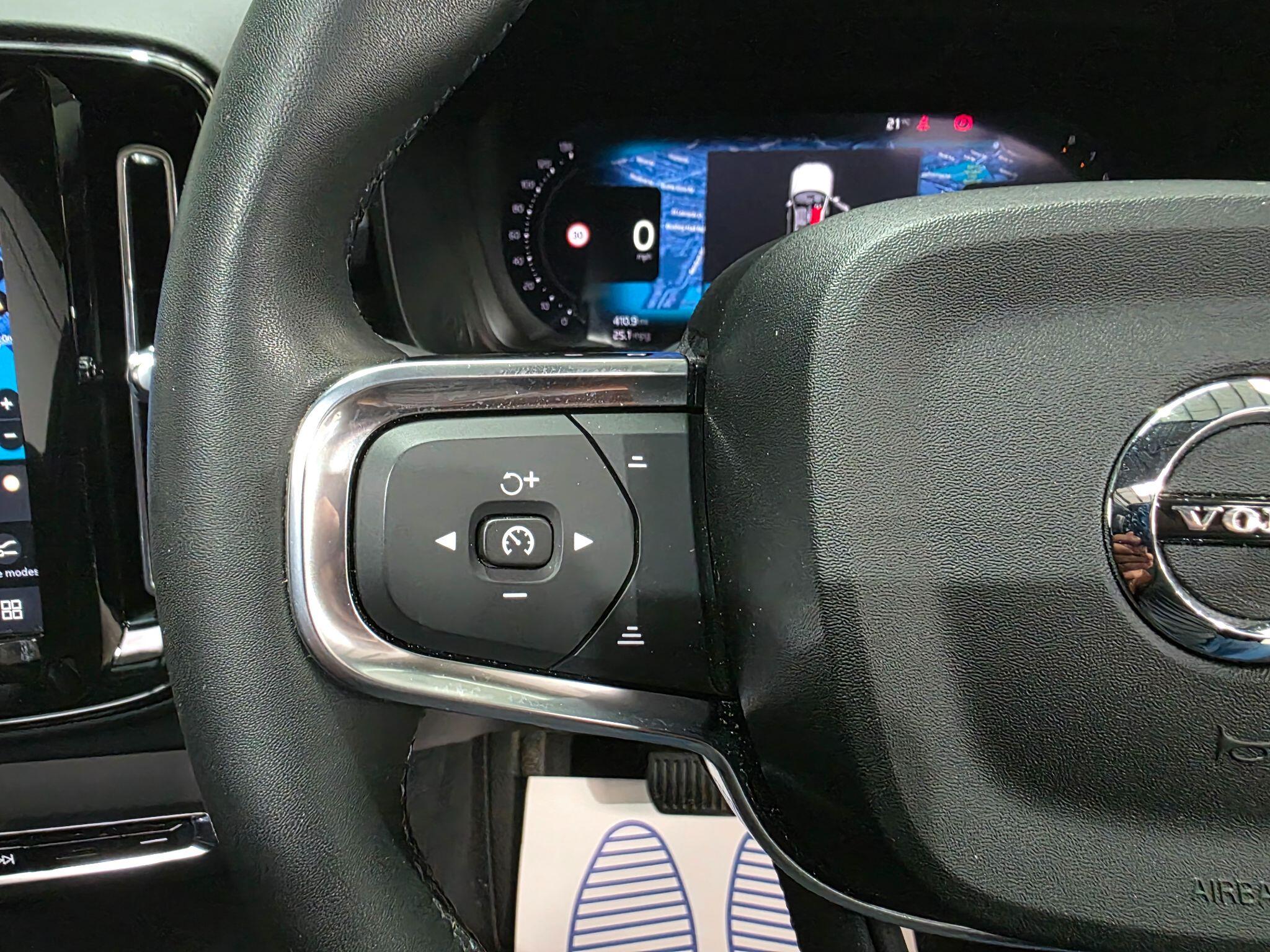 Volvo XC40 view 23