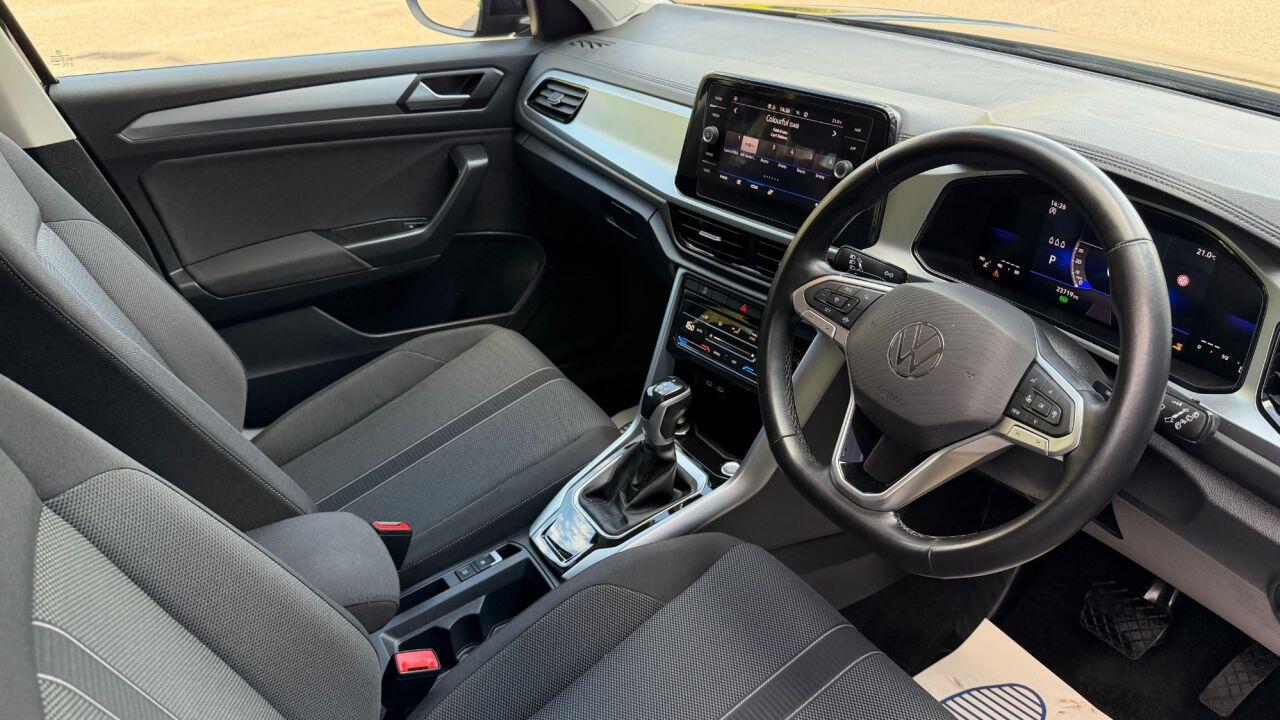 Volkswagen T-Roc view 10