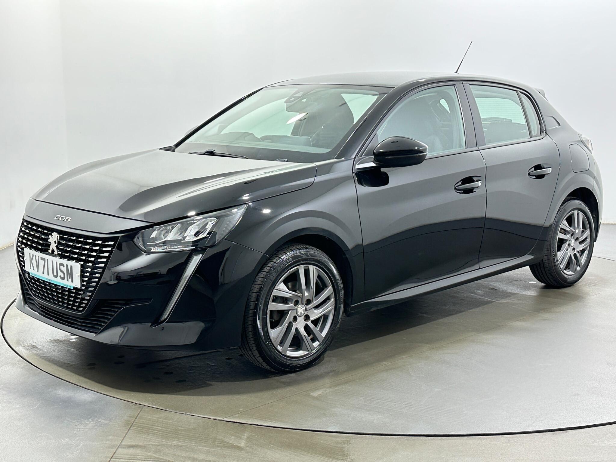 Peugeot 208 view 4