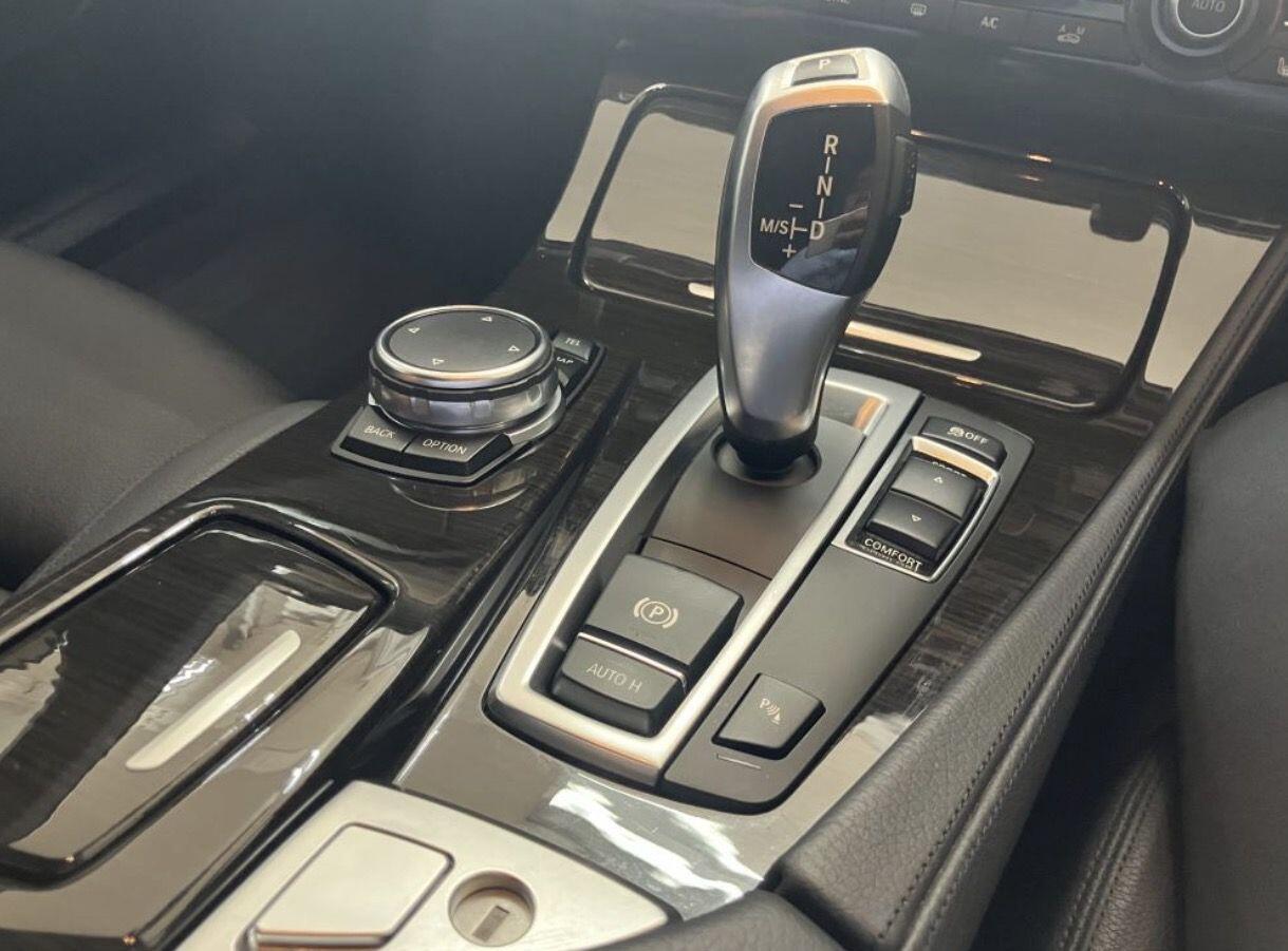 BMW 5 Series view 9