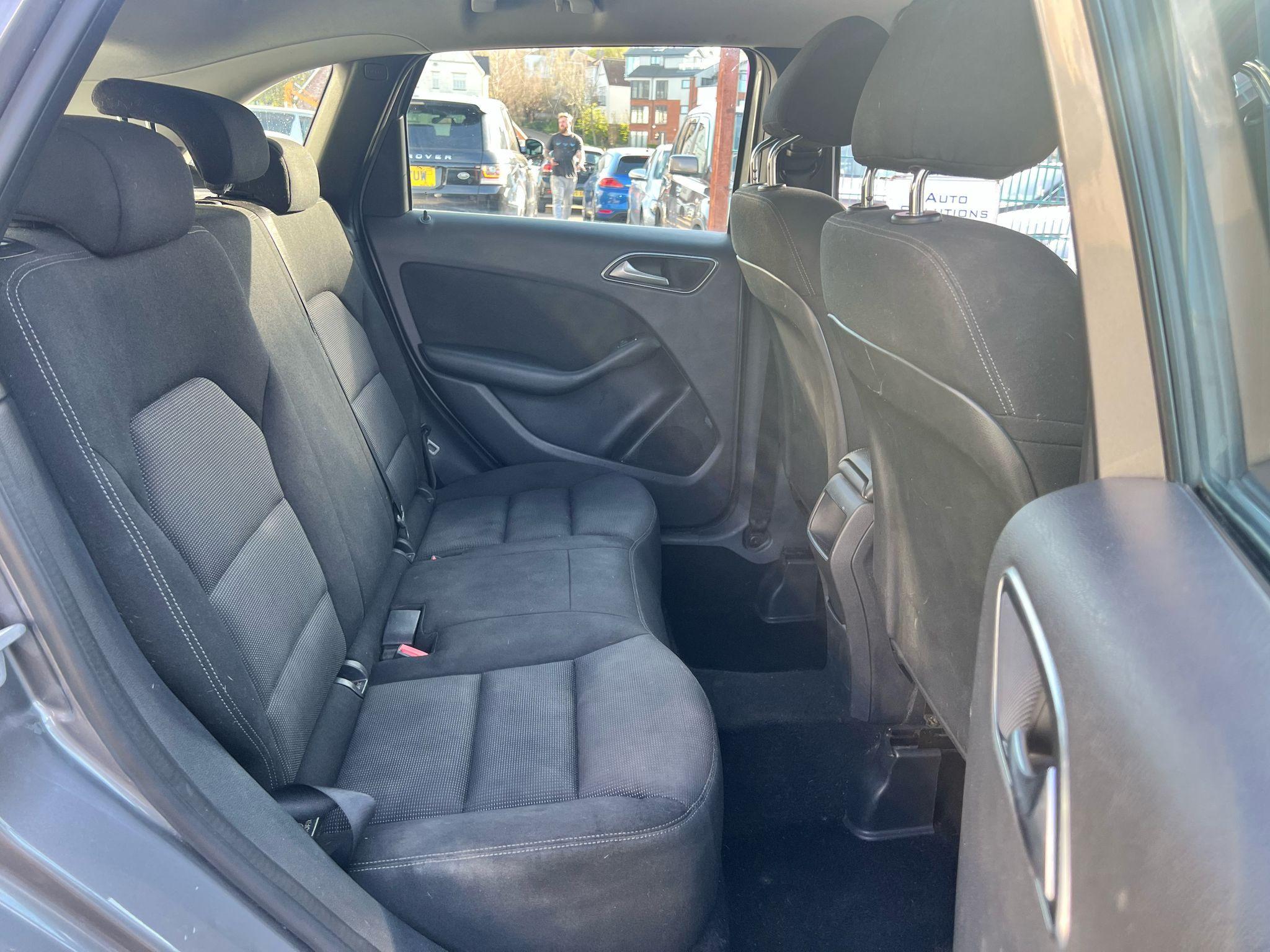 Mercedes-Benz B-Class view 23