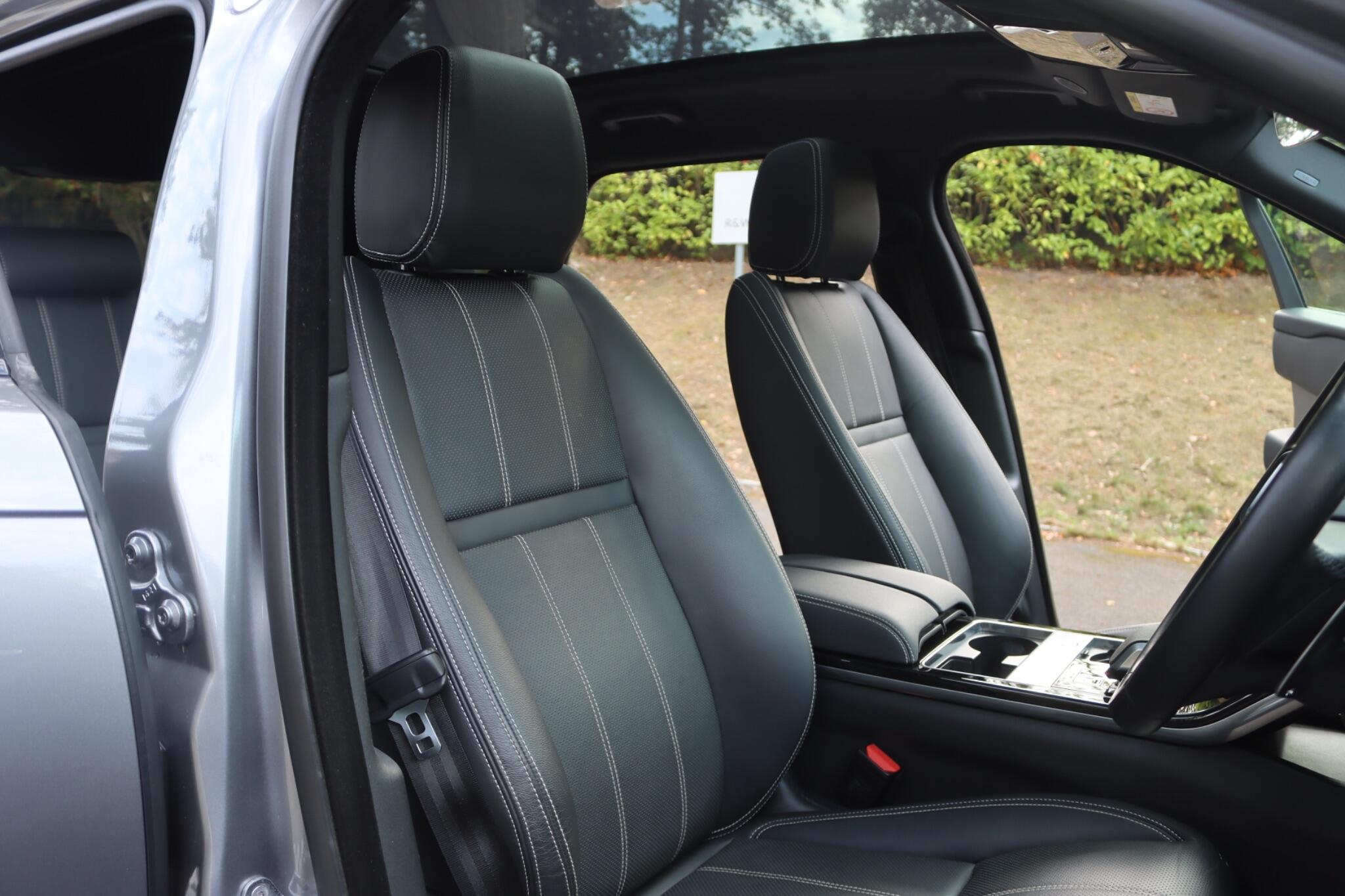 Land Rover Range Rover Velar view 36