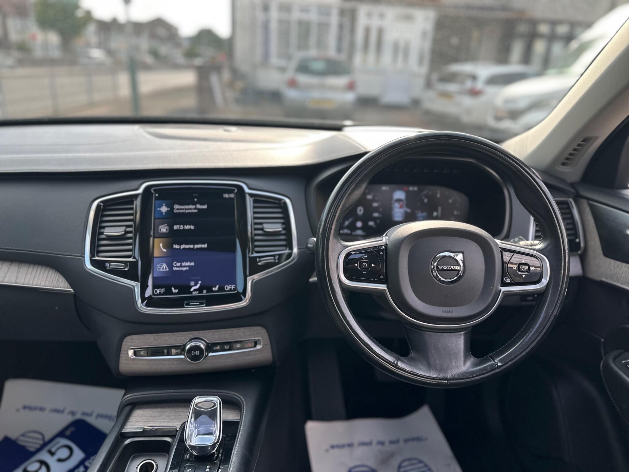 Volvo XC90 view 11
