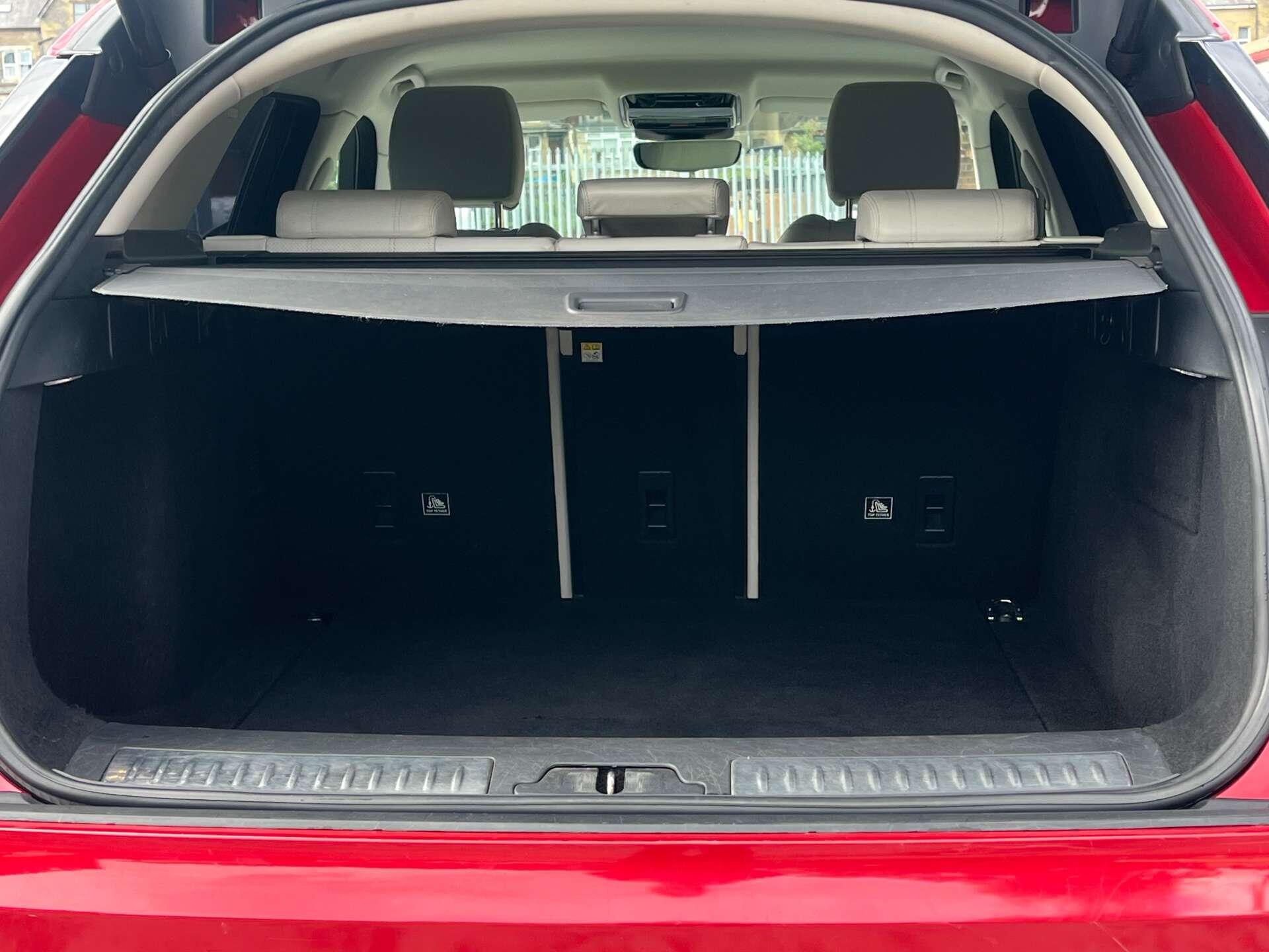 Land Rover Range Rover Velar view 35