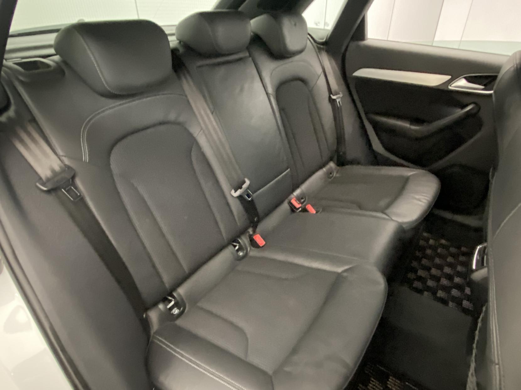 Audi Q3 view 34