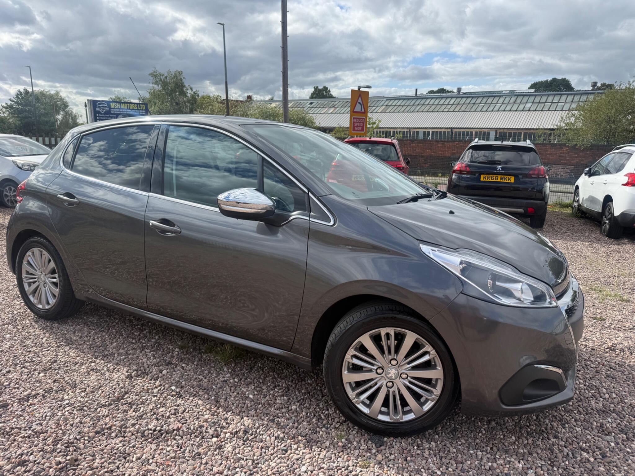 Peugeot 208 view 7
