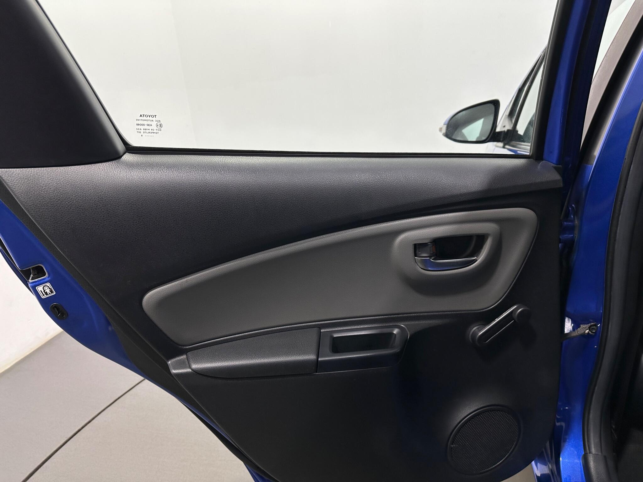 Toyota Yaris view 38