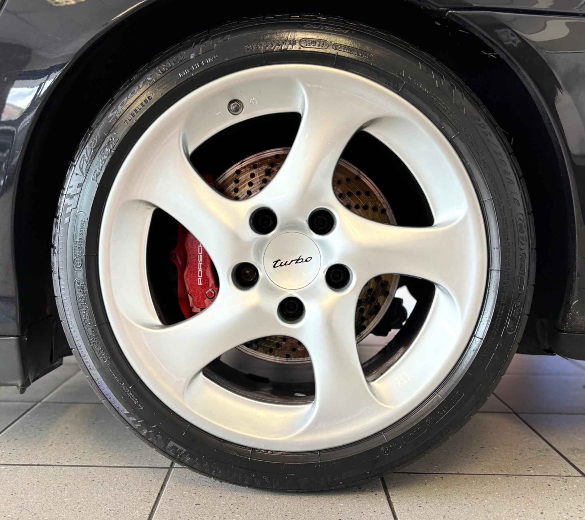 Porsche 911 view 19