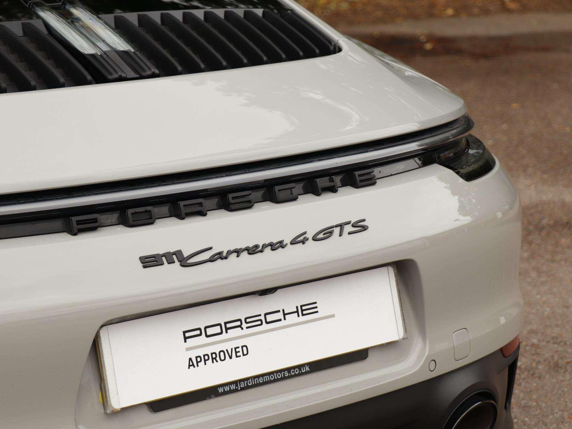 Porsche 911 view 29