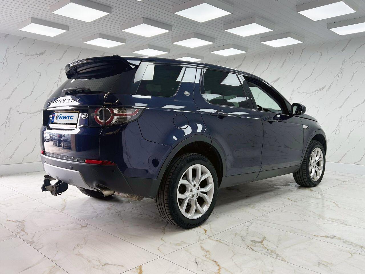 Land Rover Discovery Sport view 12