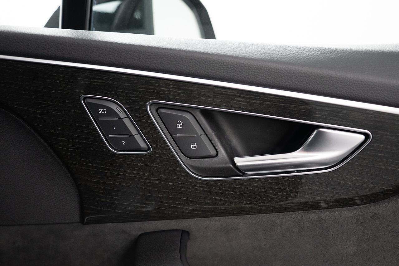 Audi Q7 view 27