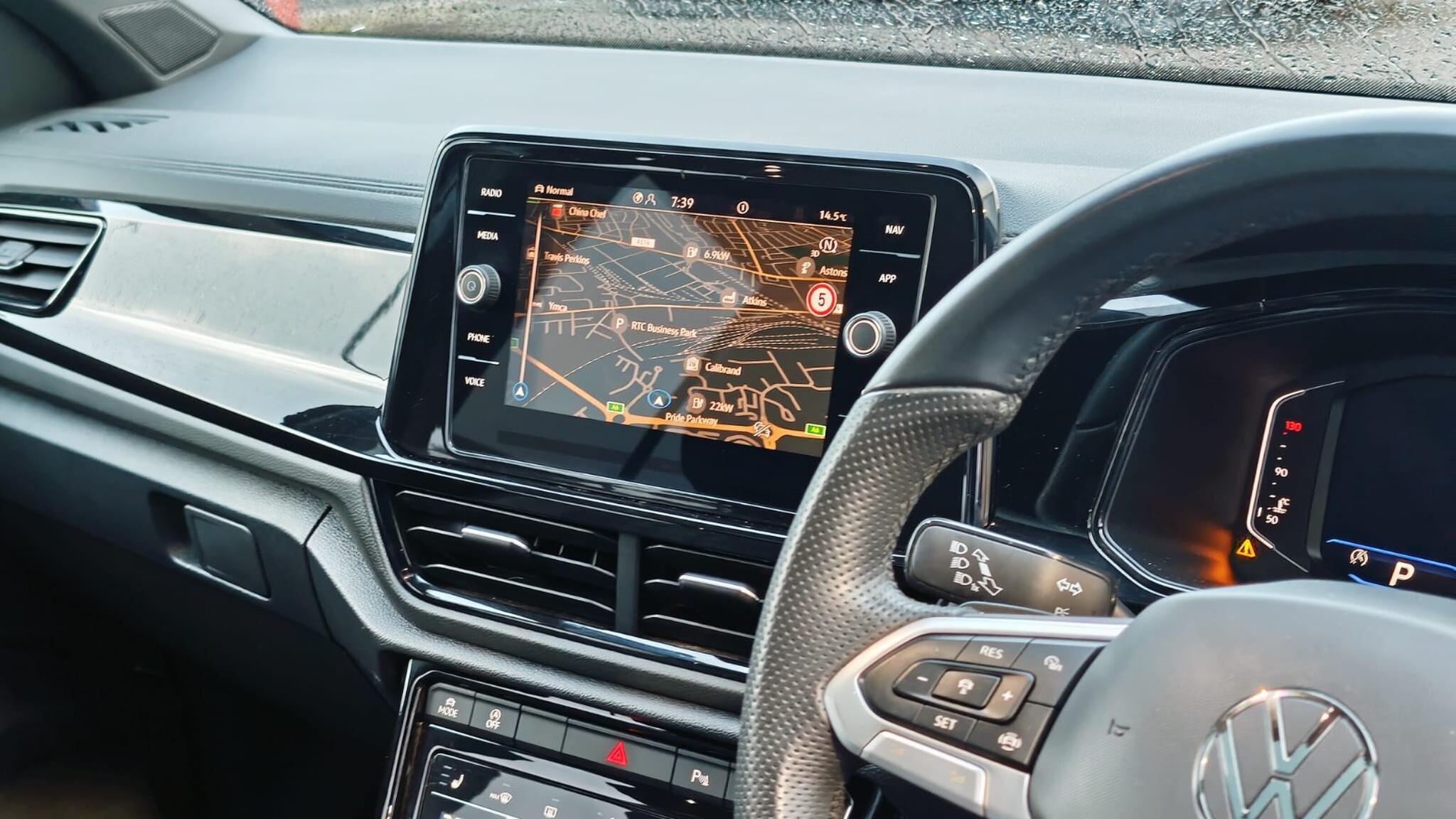 Volkswagen T-Roc view 16