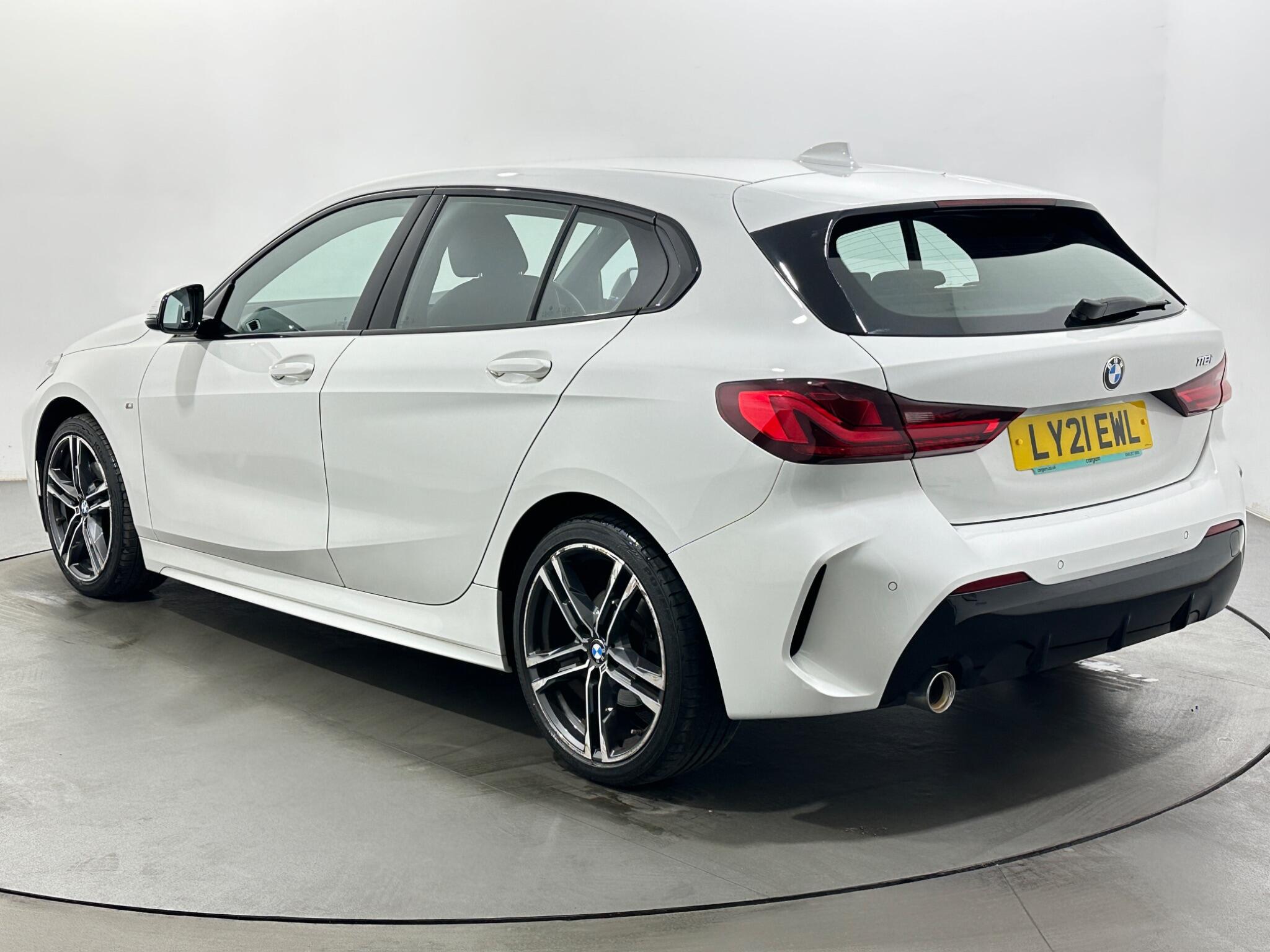 BMW 1 Series view 6