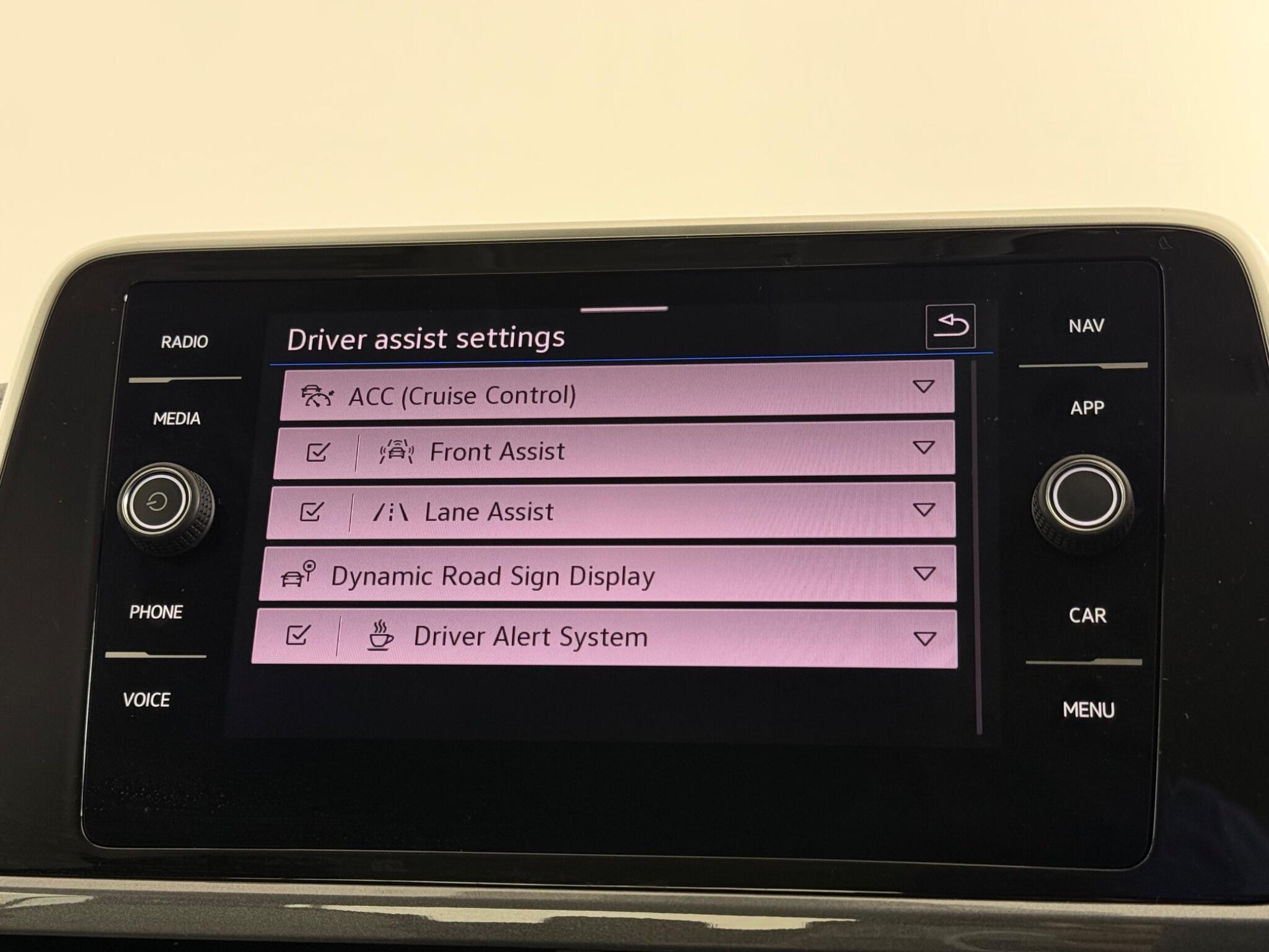 Volkswagen T-Roc view 32