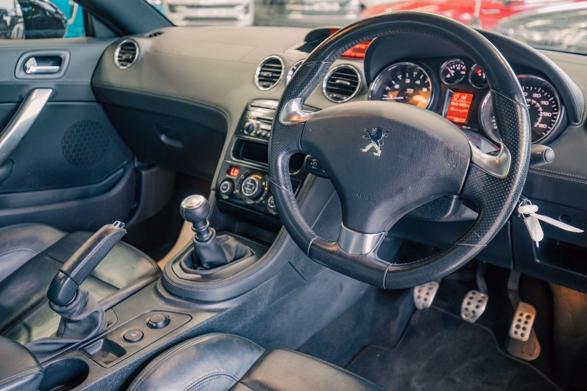 Peugeot RCZ view 2
