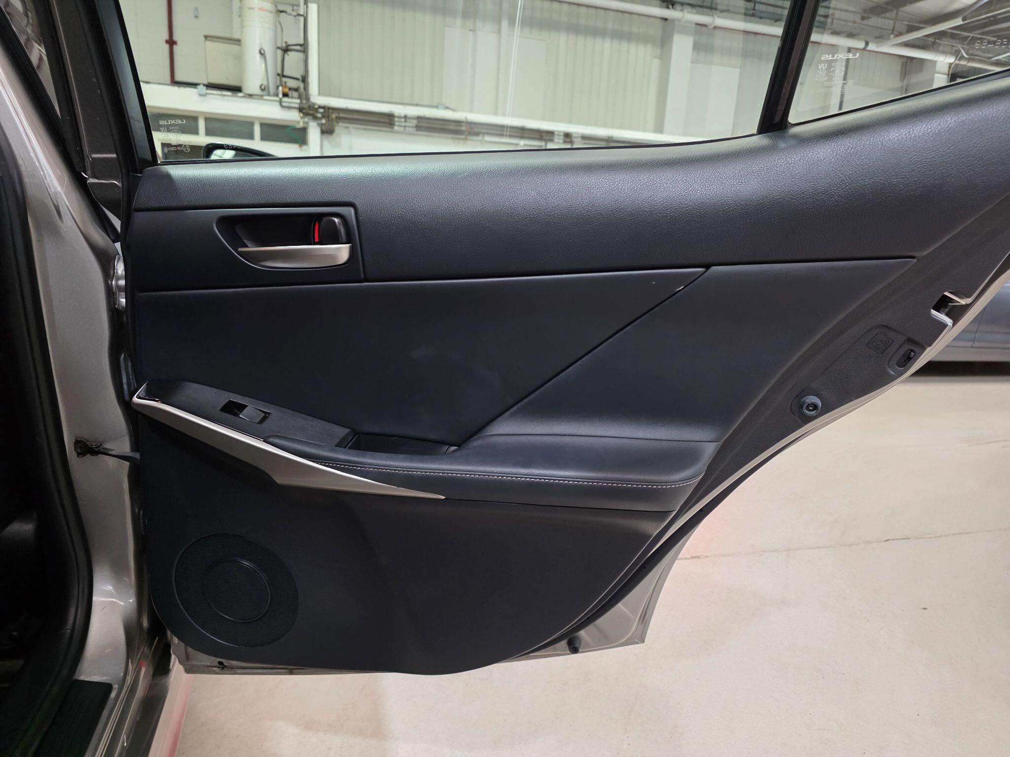 Lexus Is view 20