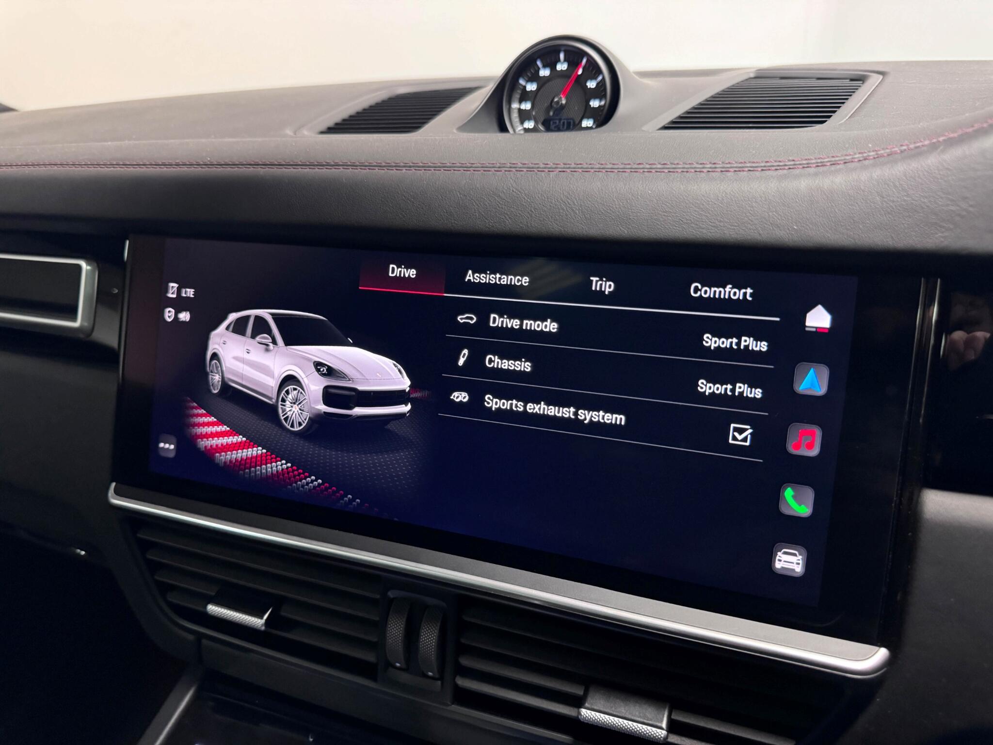 Porsche Cayenne view 57